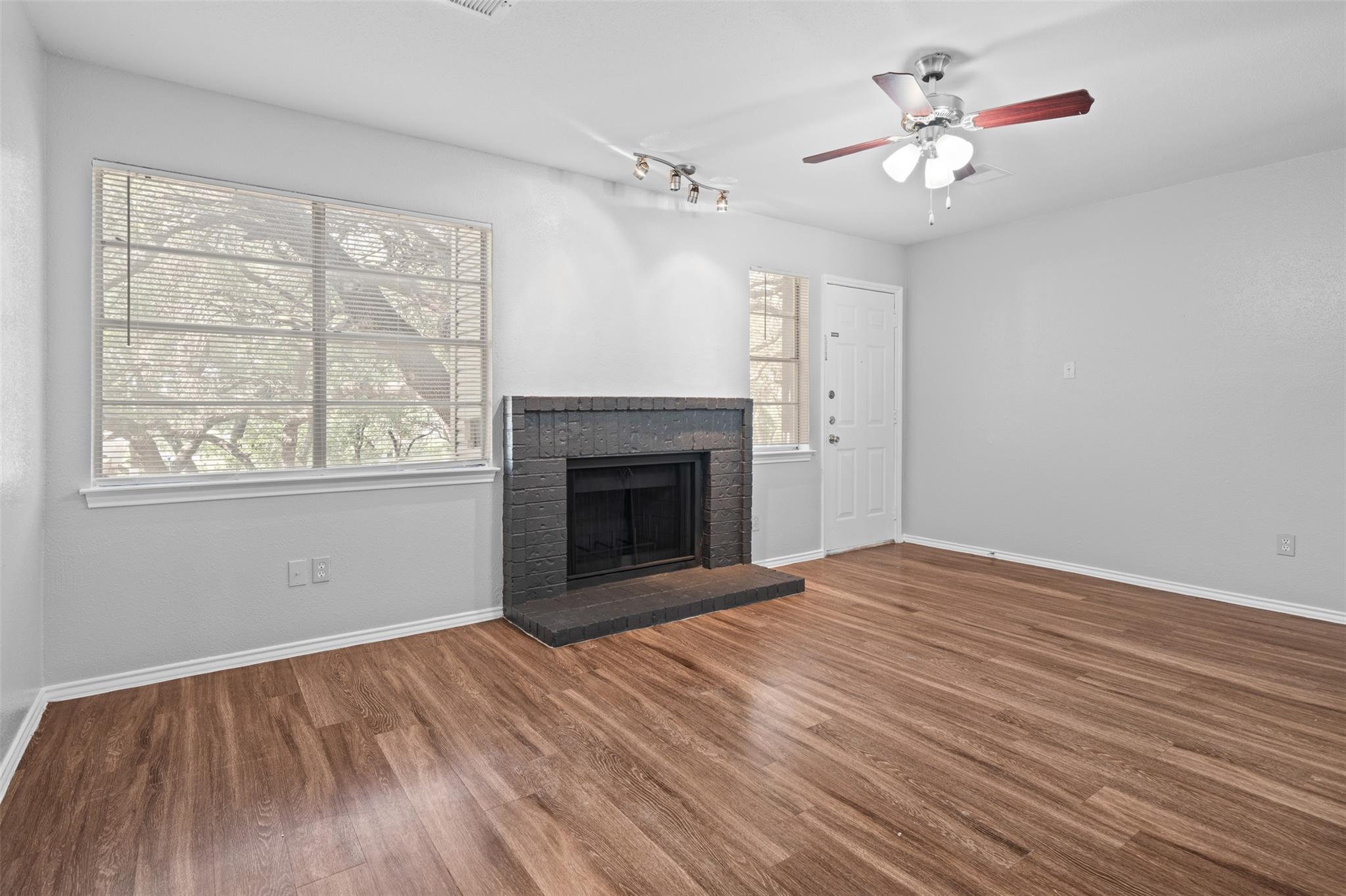 1807 River Crossing Cir #b Property Photo 3