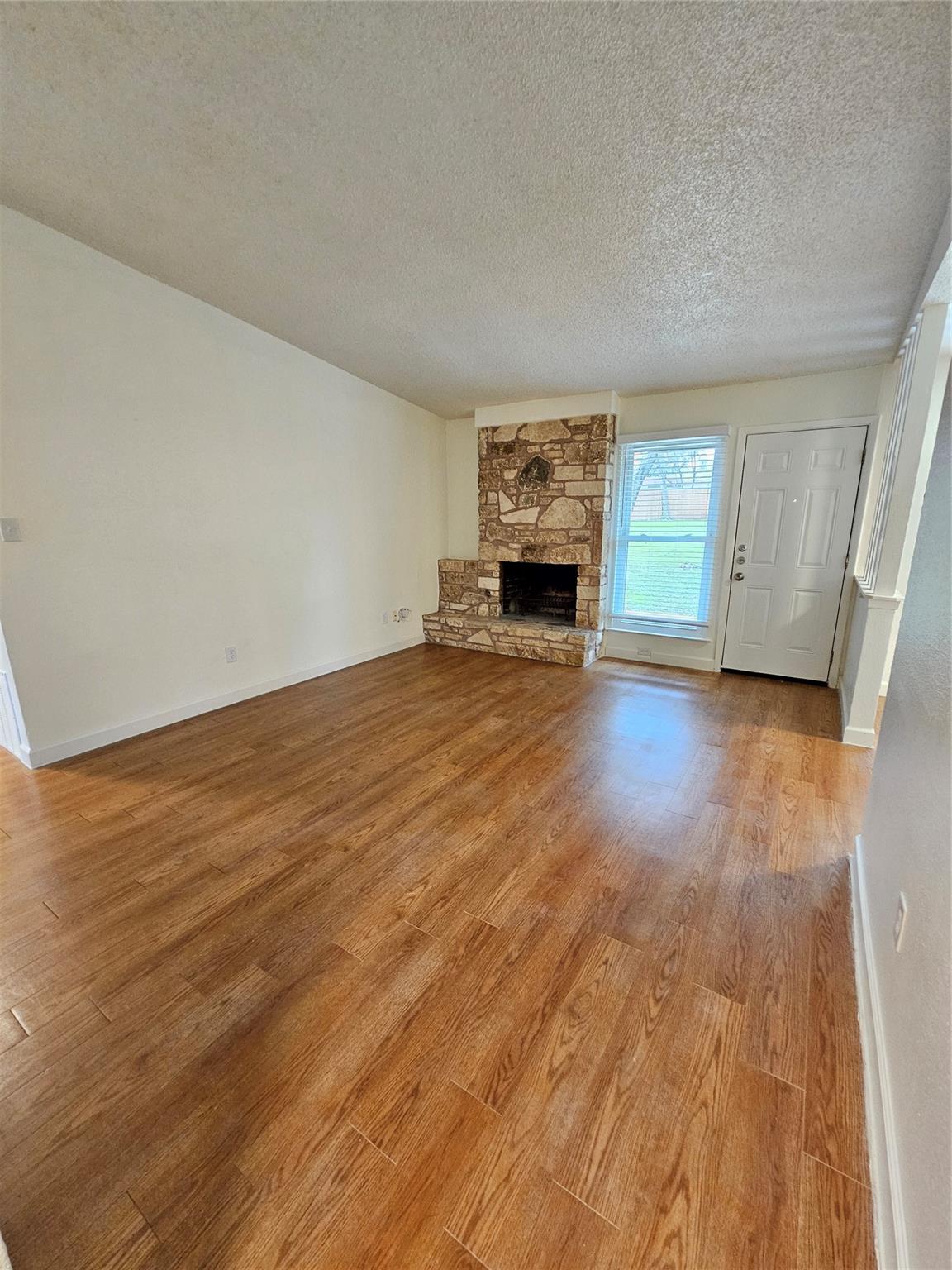 8005 Creekmere Ln Property Photo 2