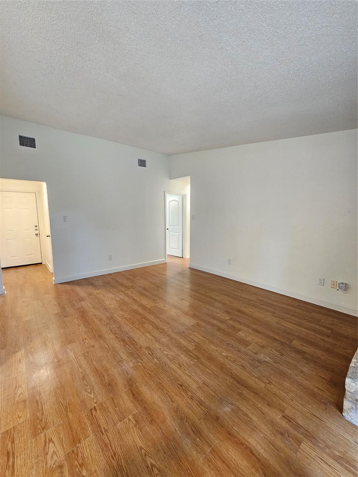 8005 Creekmere Ln Property Photo 5
