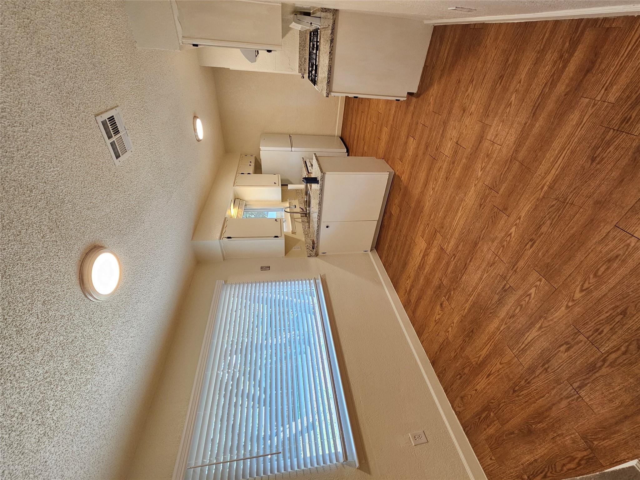 8005 Creekmere Ln Property Photo 7