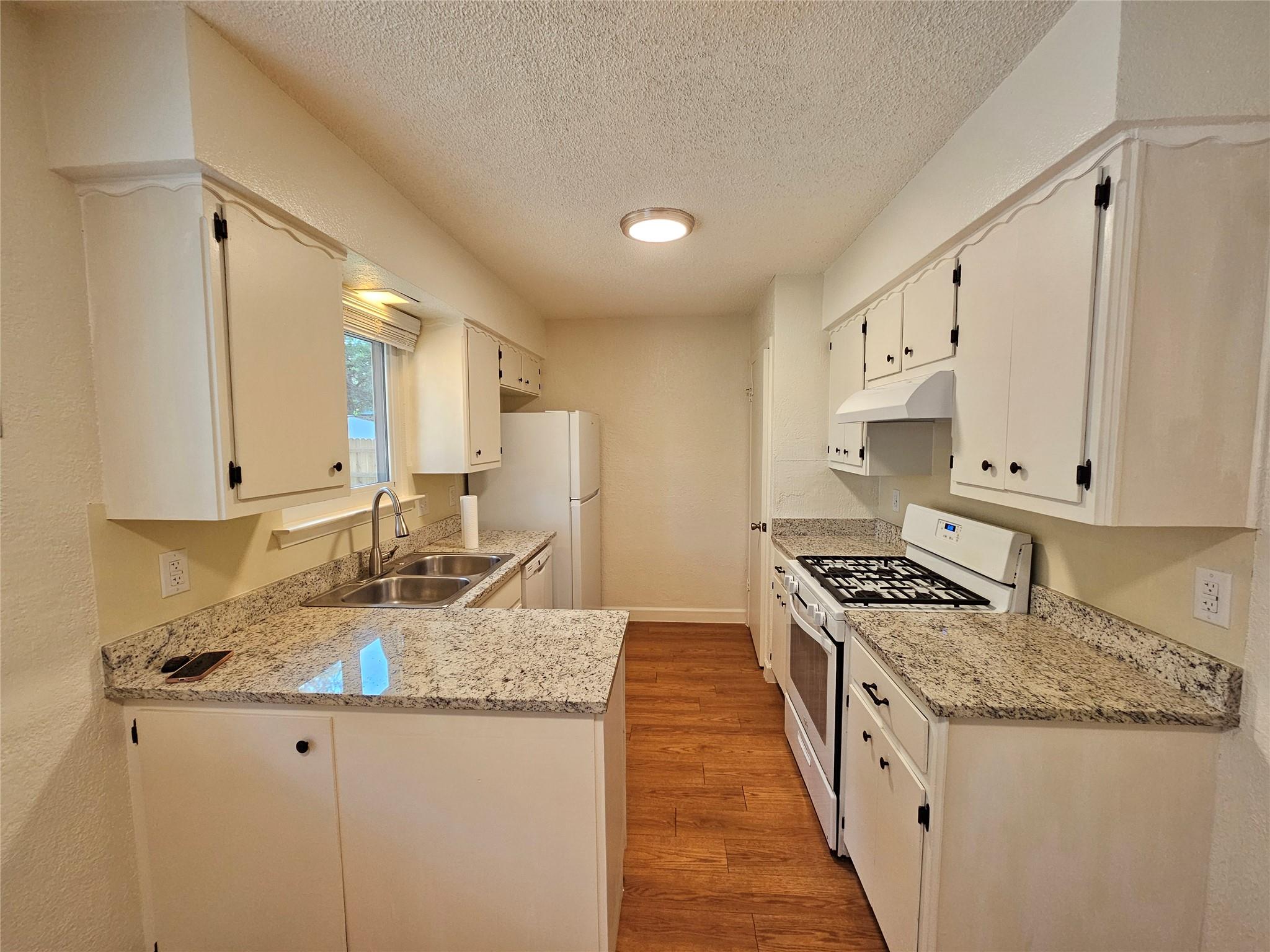 8005 Creekmere Ln Property Photo 8