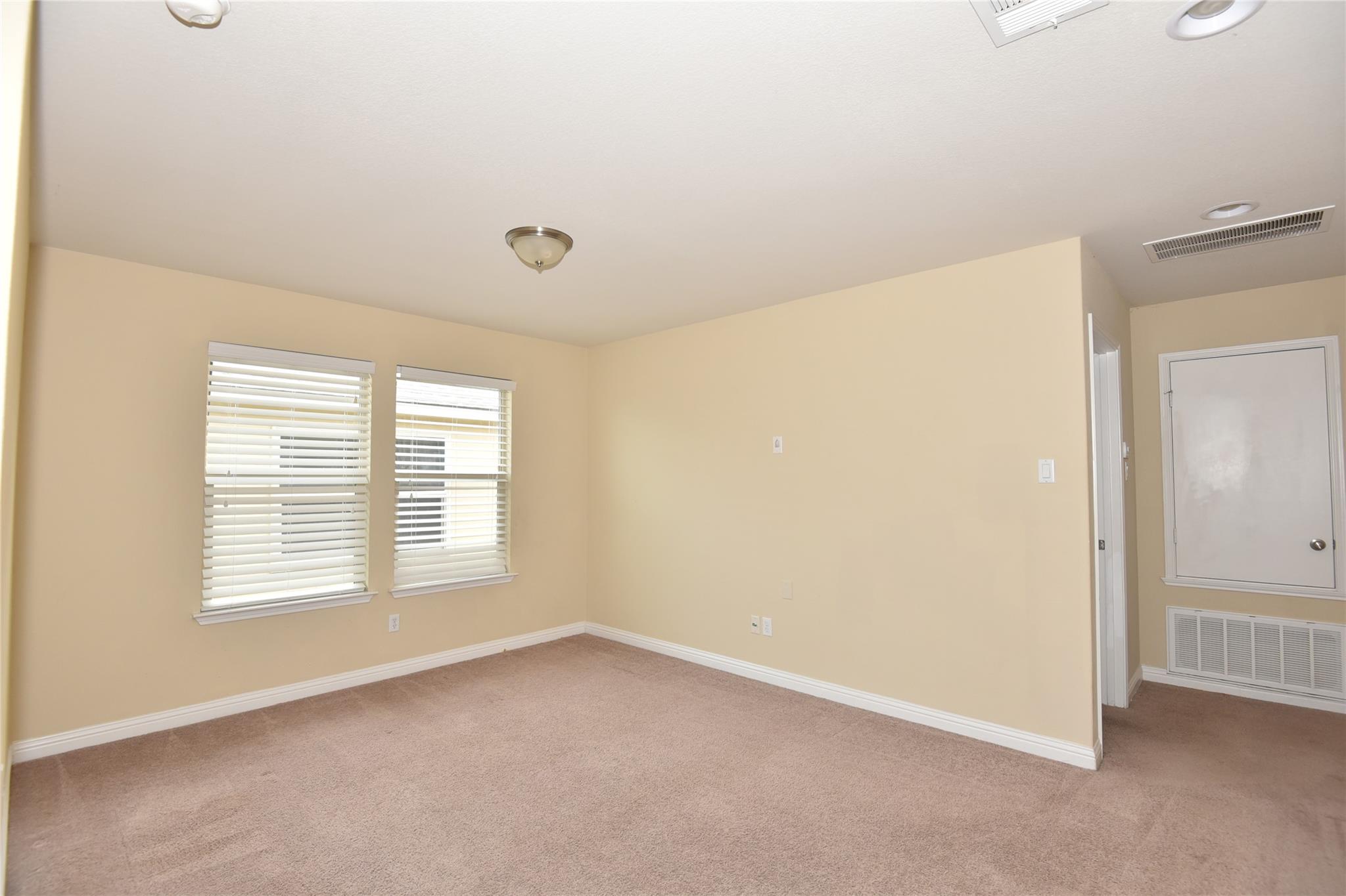 3913 Dover Ferry Xing Property Photo 11