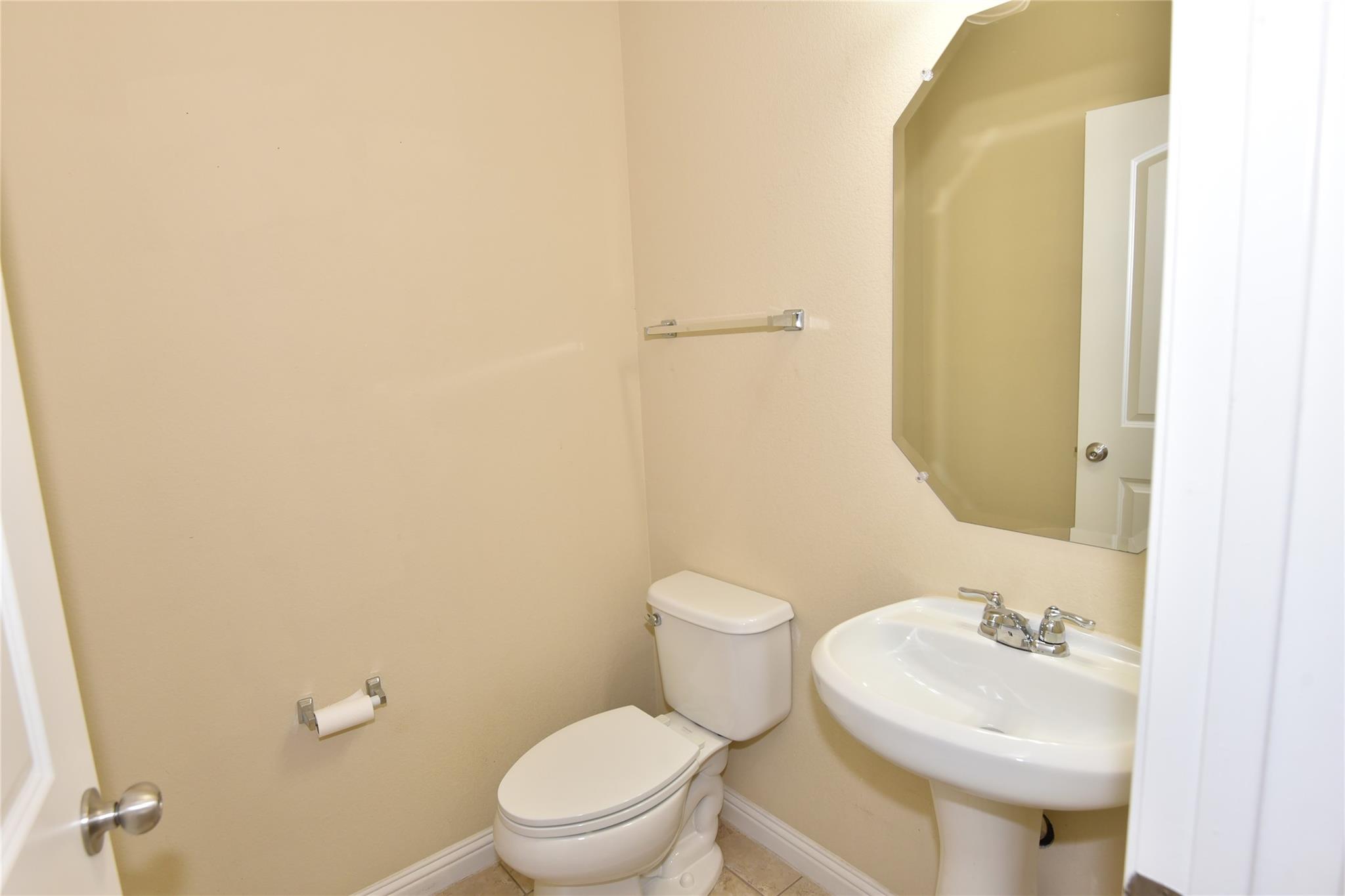 3913 Dover Ferry Xing Property Photo 17