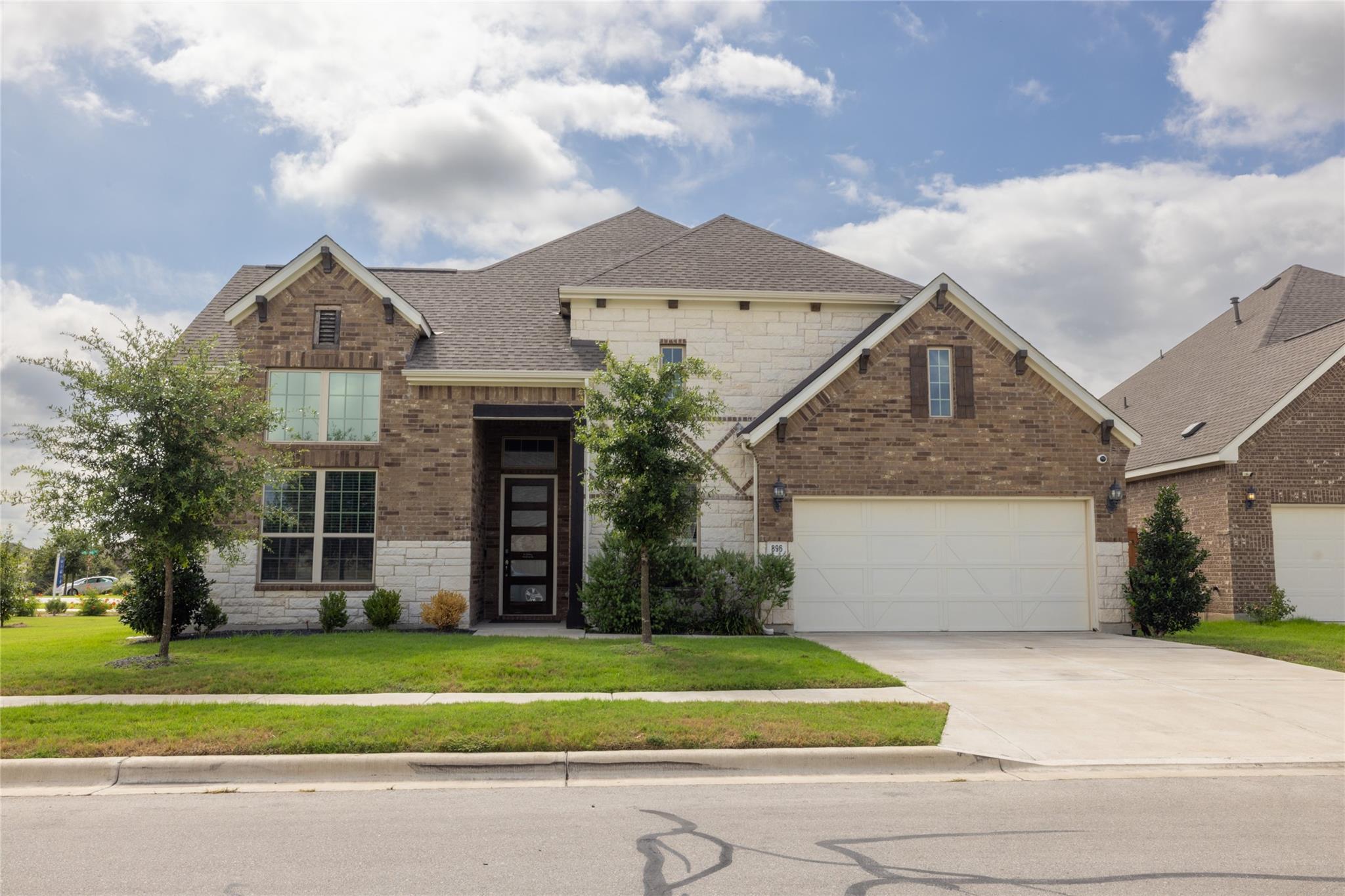 896 Spinnaker Loop Property Photo