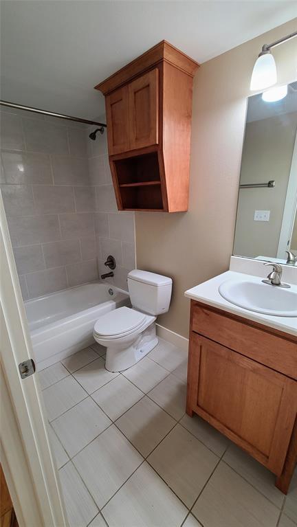 1913 Robbins Pl #e Property Photo 4