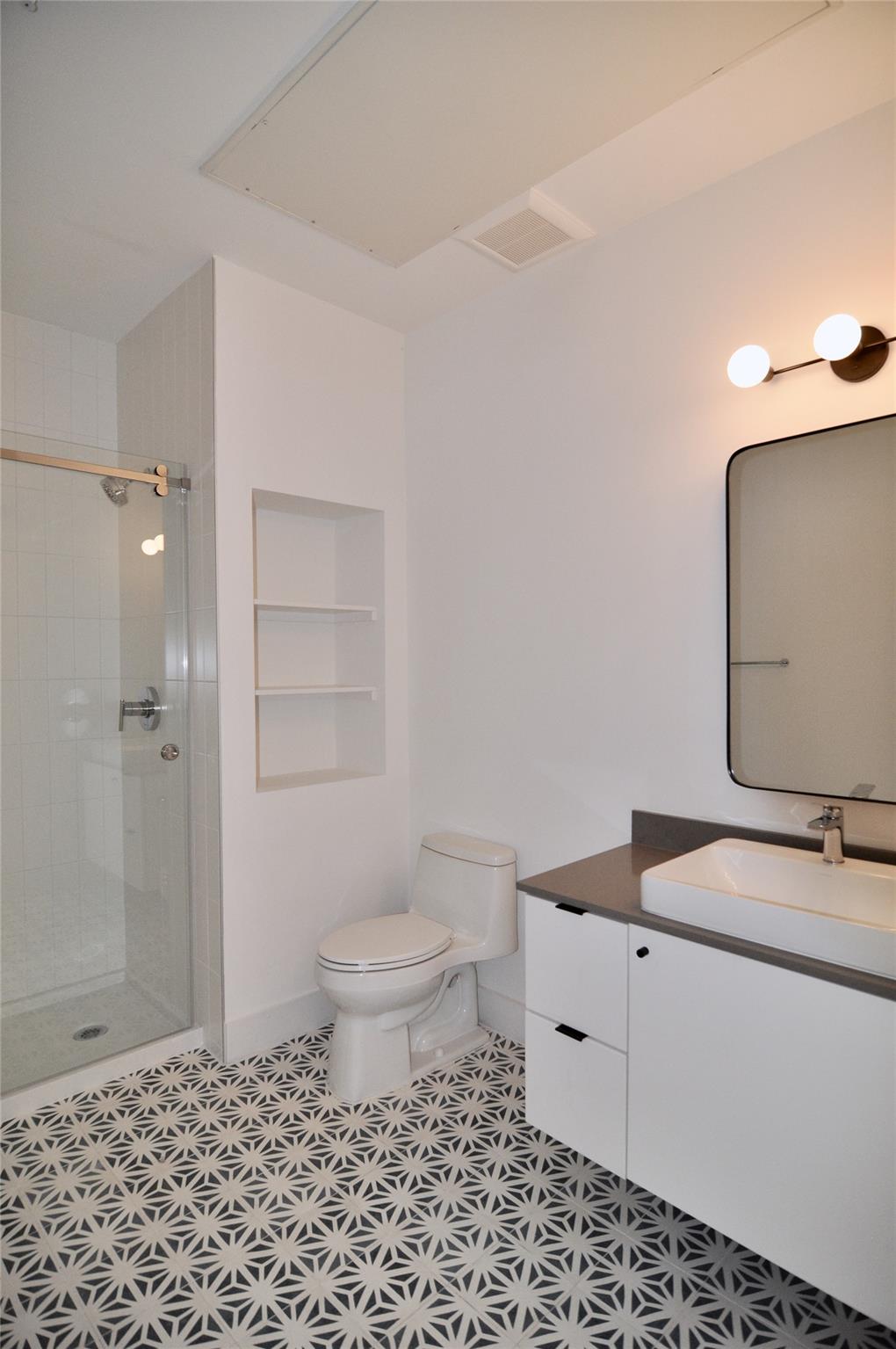 2709 E 5th St #2105 Property Photo 7