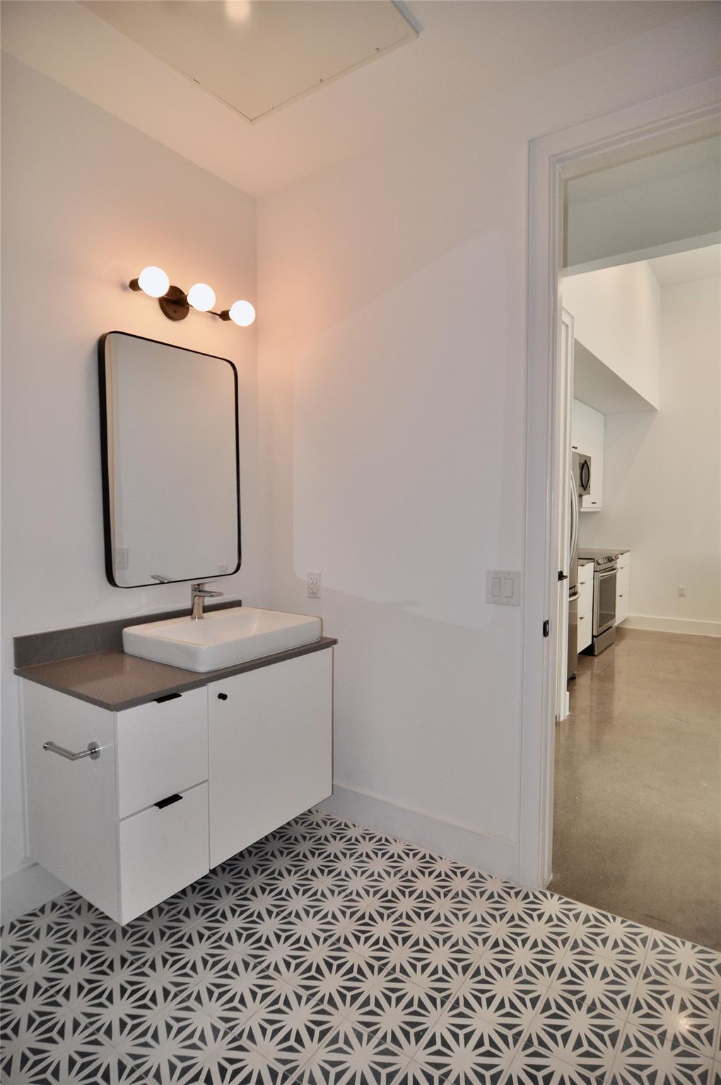2709 E 5th St #2105 Property Photo 8