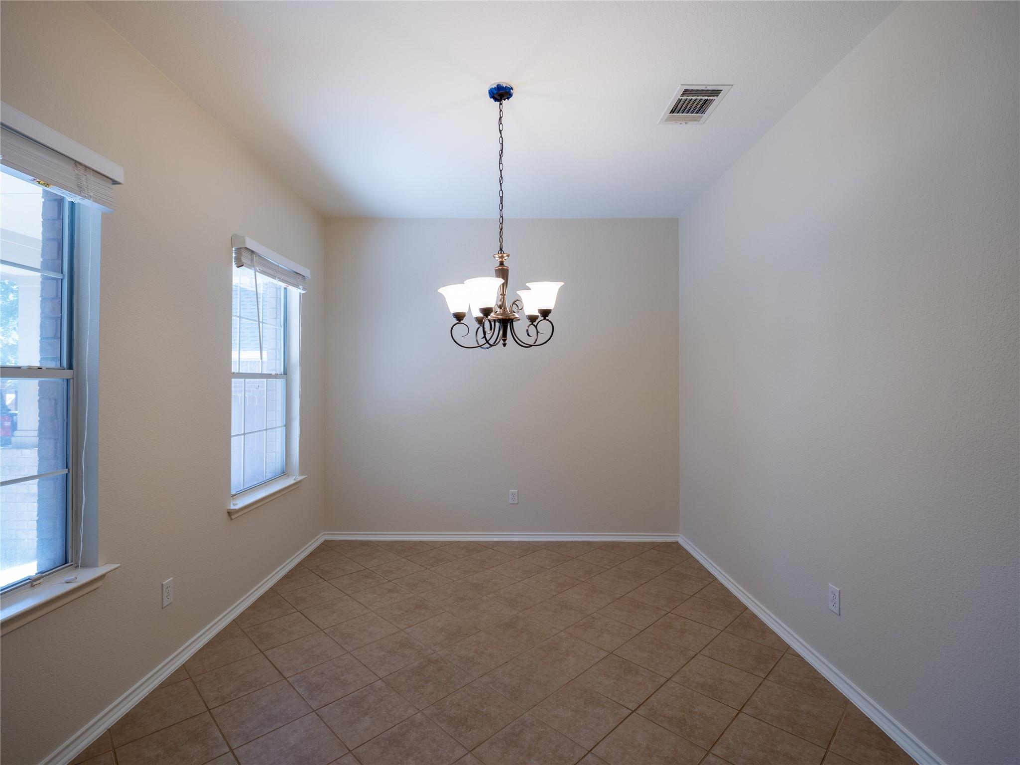 1710 Lomita Dr Property Photo 3