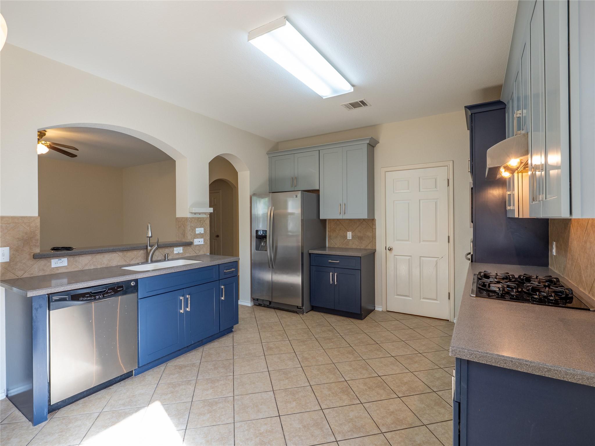 1710 Lomita Dr Property Photo 7