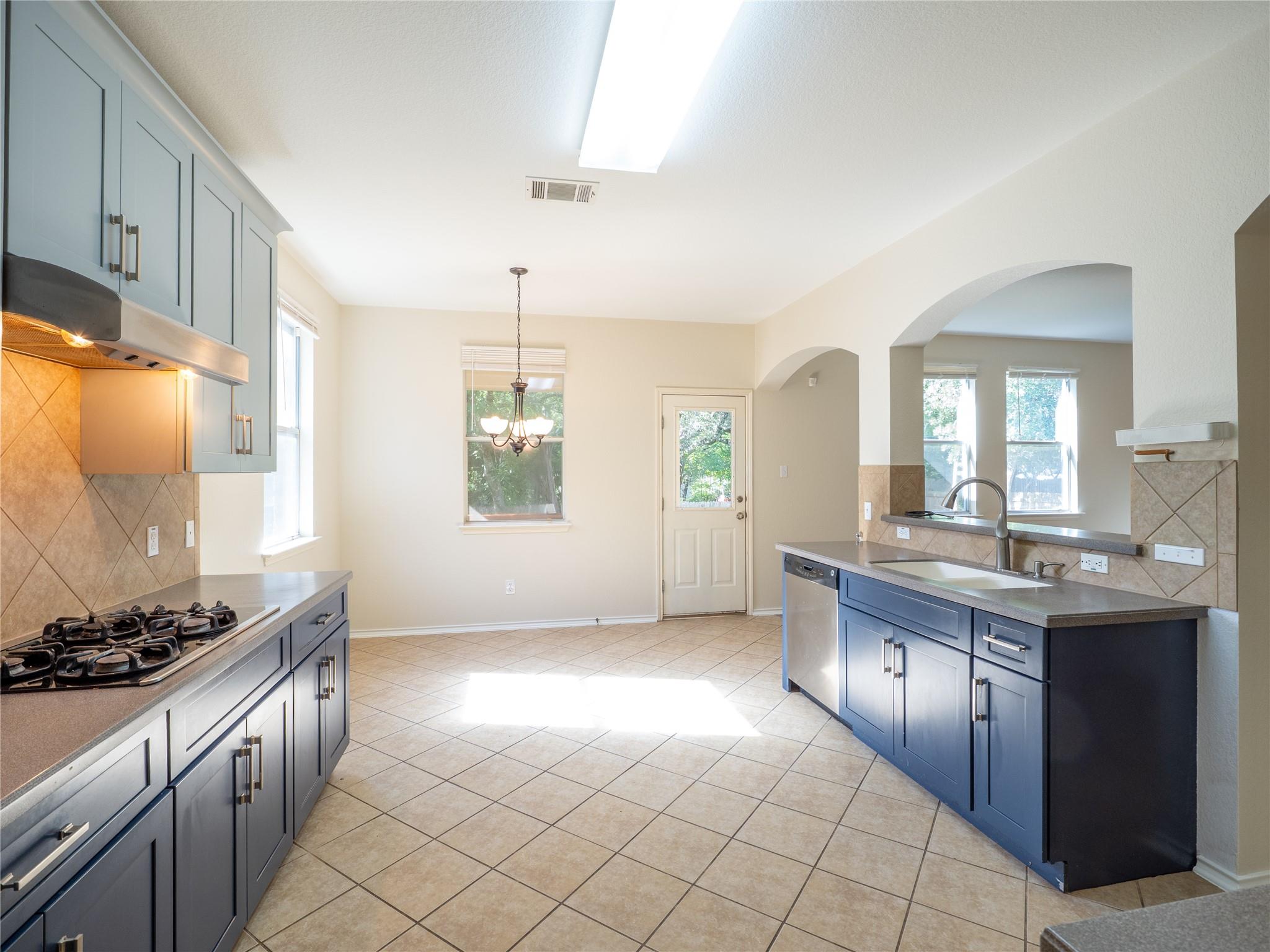 1710 Lomita Dr Property Photo 9