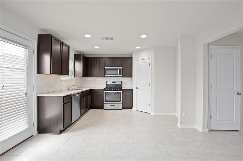 18014 Lungo St Property Photo 2