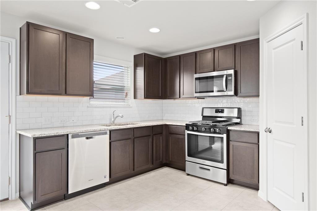 18014 Lungo St Property Photo 3