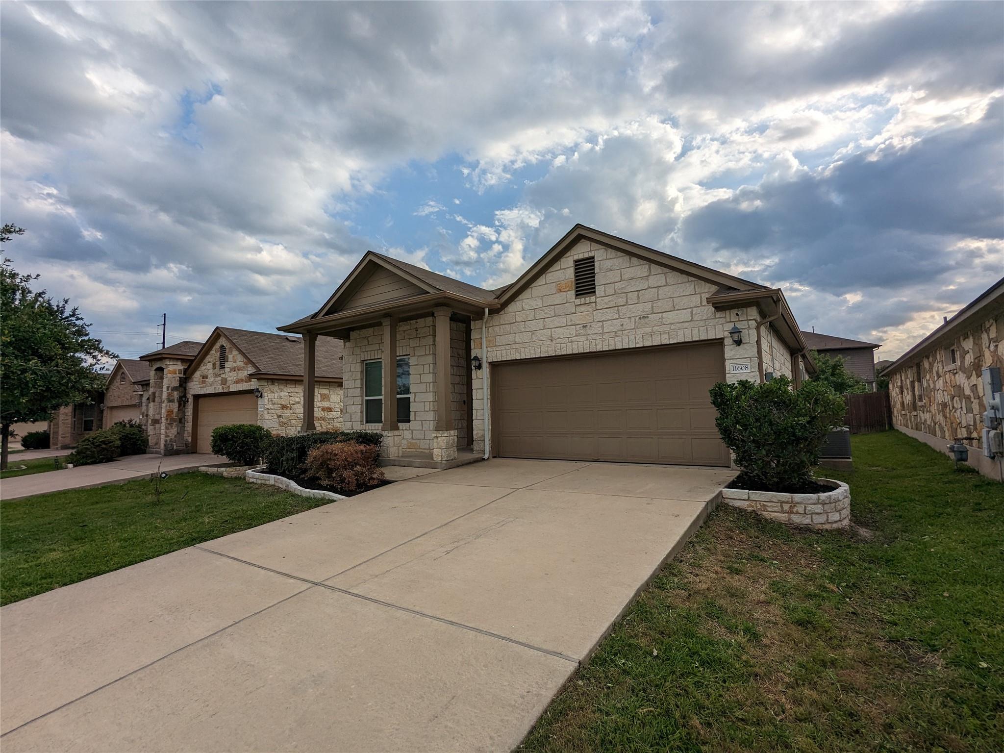 11608 Yeadon WAY