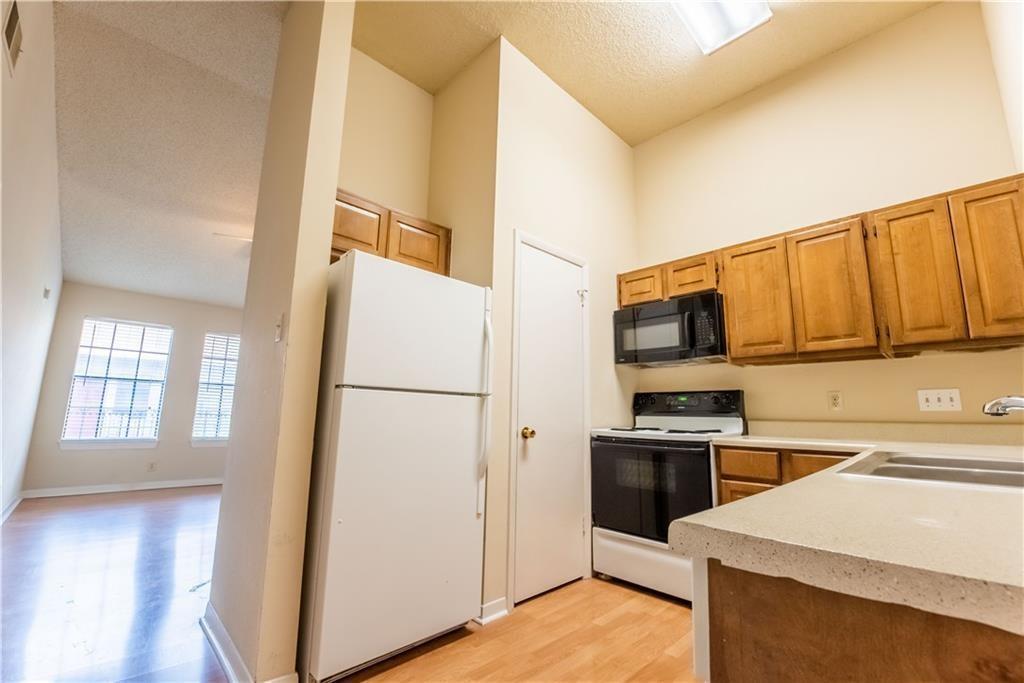 2216 San Gabriel St #206 Property Photo 4