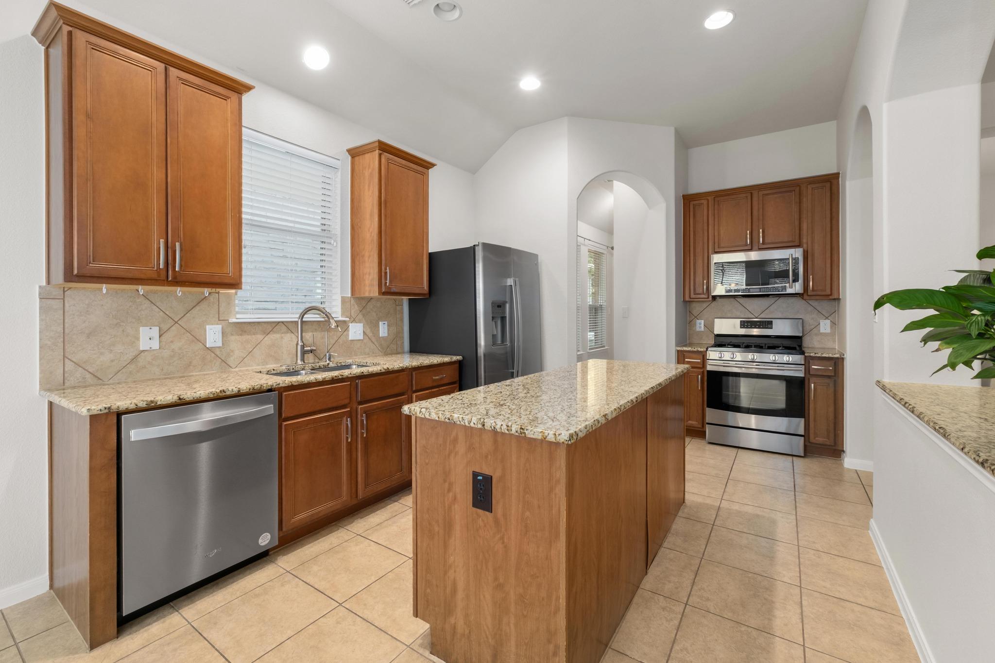 7405 Brecourt Manor Way Property Photo 3
