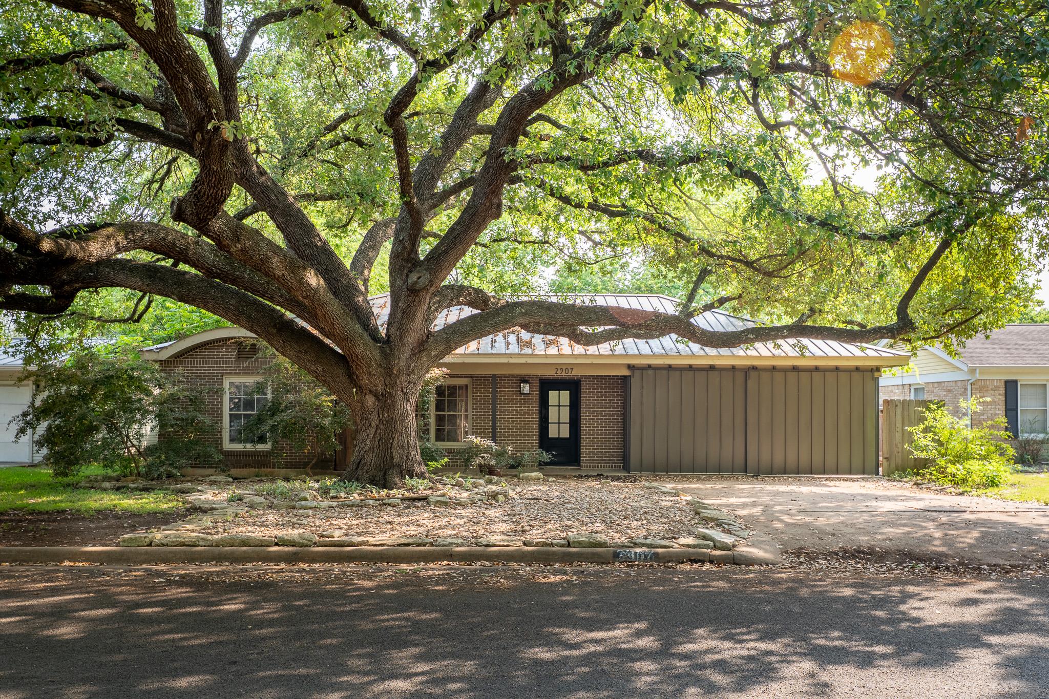 2907 Pinecrest Dr Property Photo 1