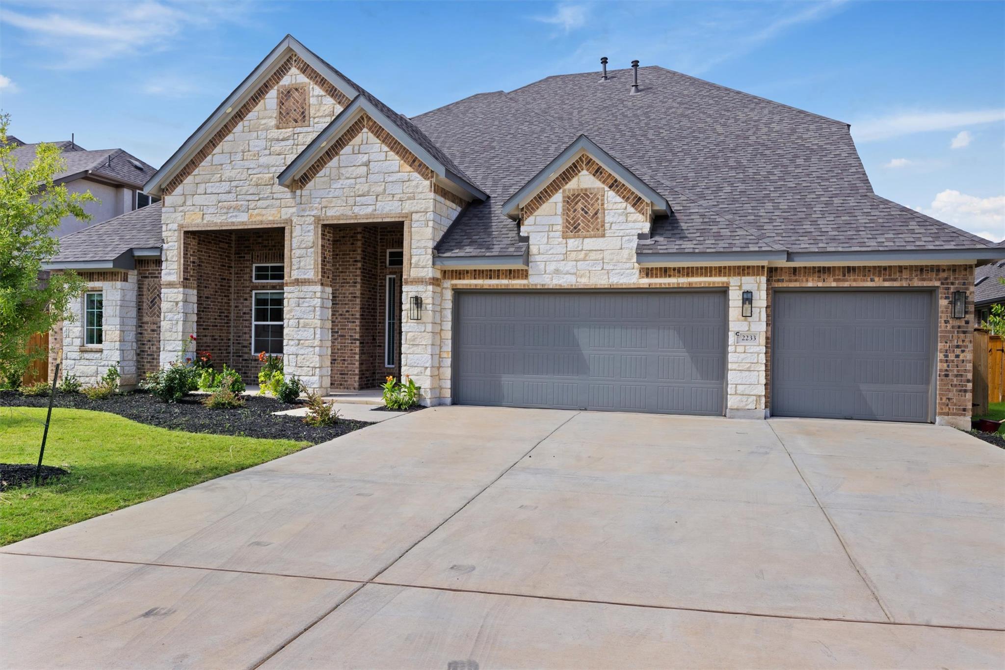 2233 Bellisa Vista Dr Property Photo 1