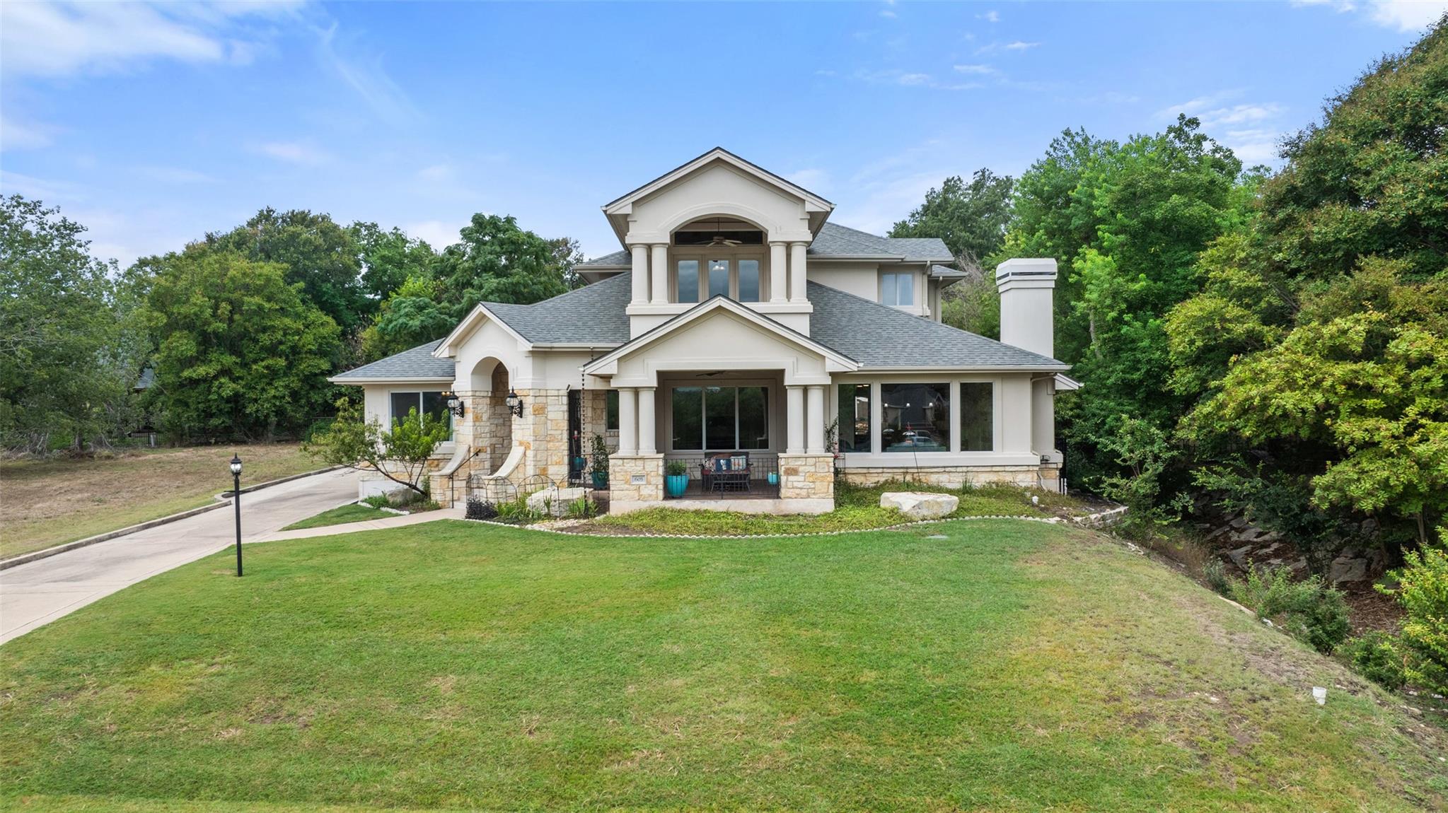 605 Ladin Ln Property Photo 2