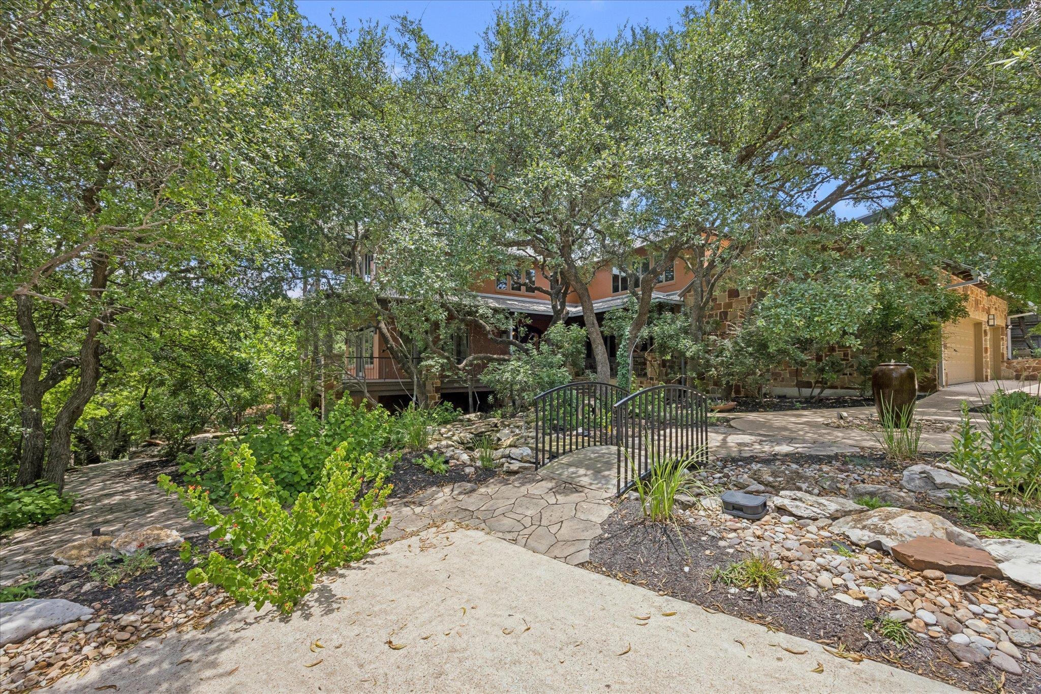 2501 Stratford Dr Property Photo 1