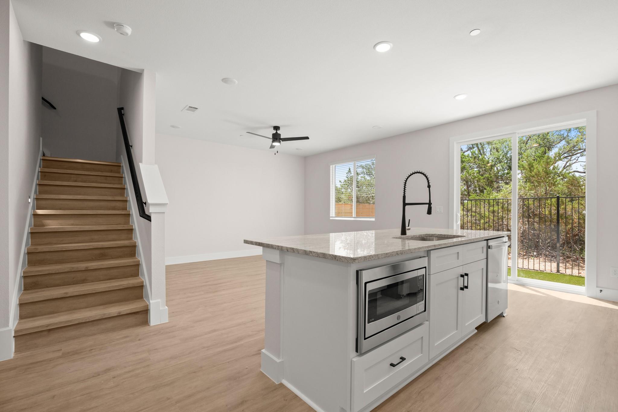 5502 Mobeetie Loop Property Photo 3