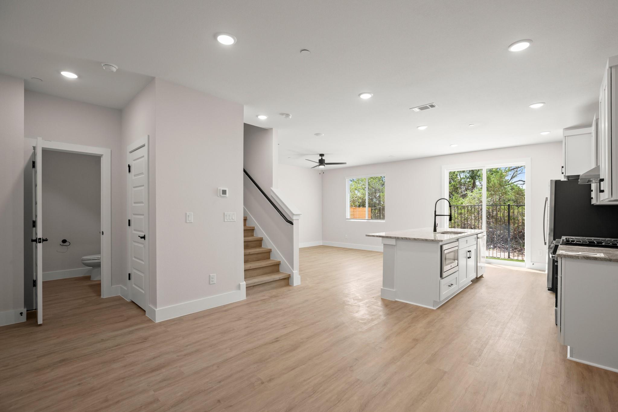5502 Mobeetie Loop Property Photo 4