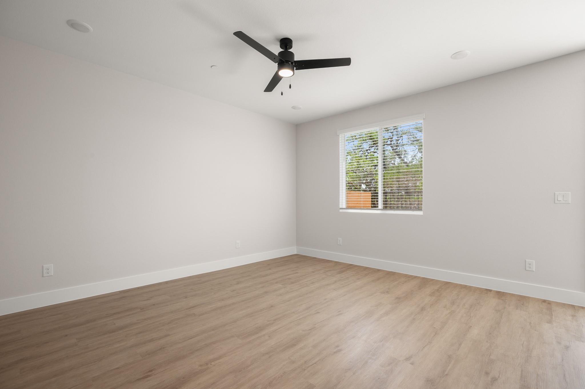 5502 Mobeetie Loop Property Photo 5