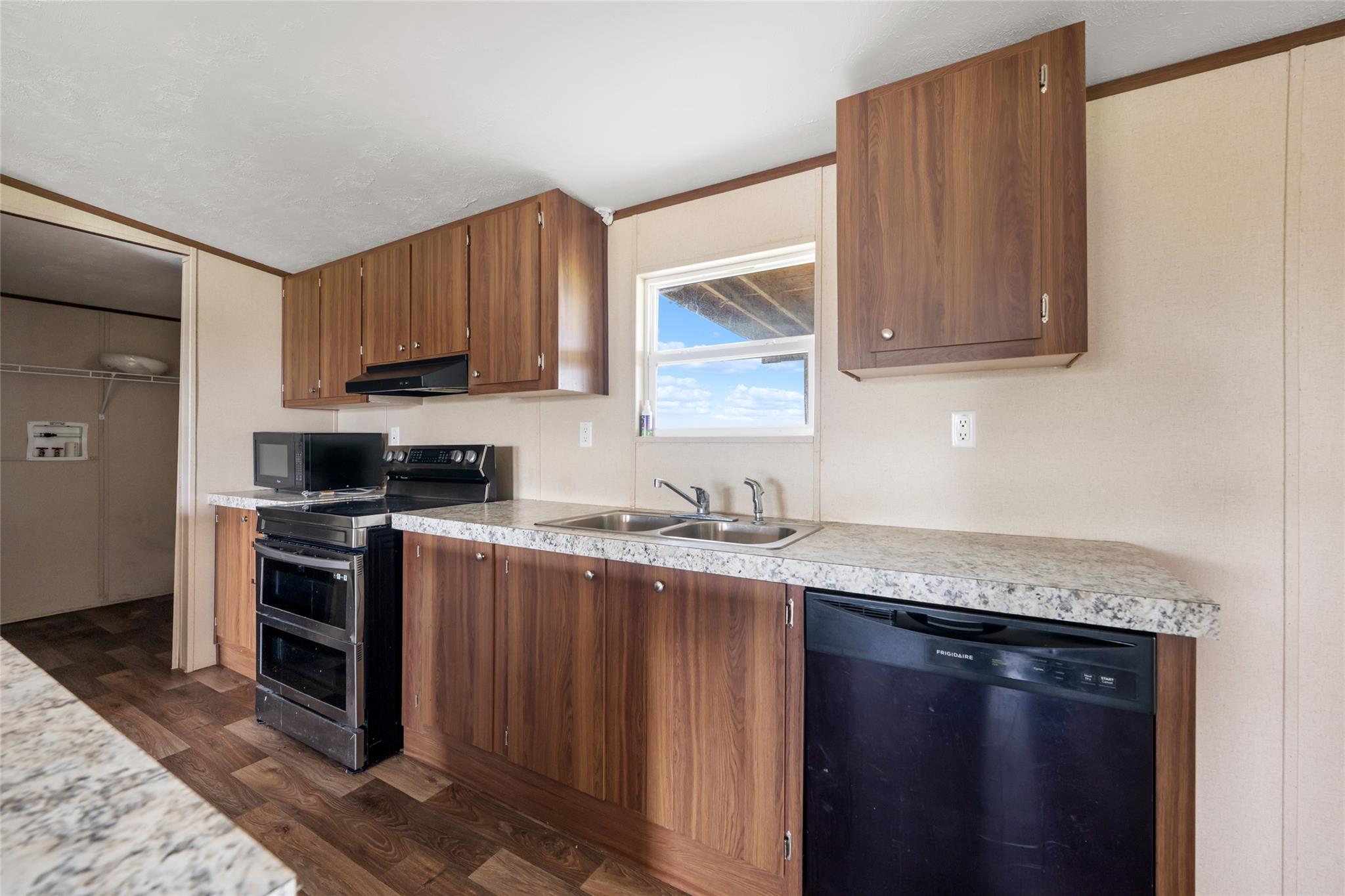 360 Shady Oaks Dr #b Property Photo 12
