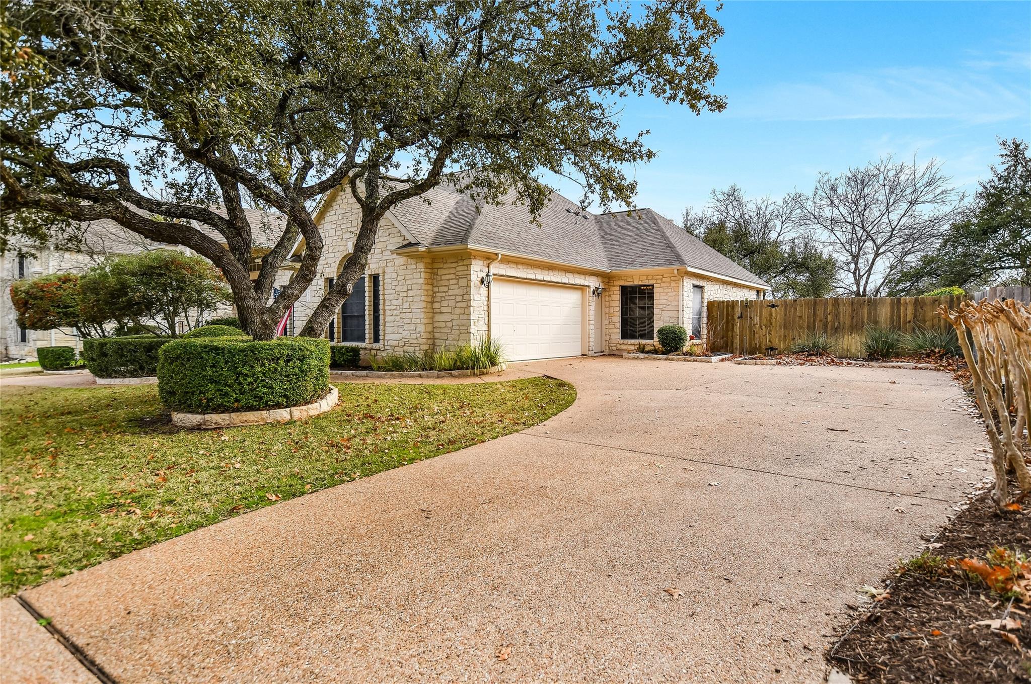 309 Champions Dr Property Photo 3