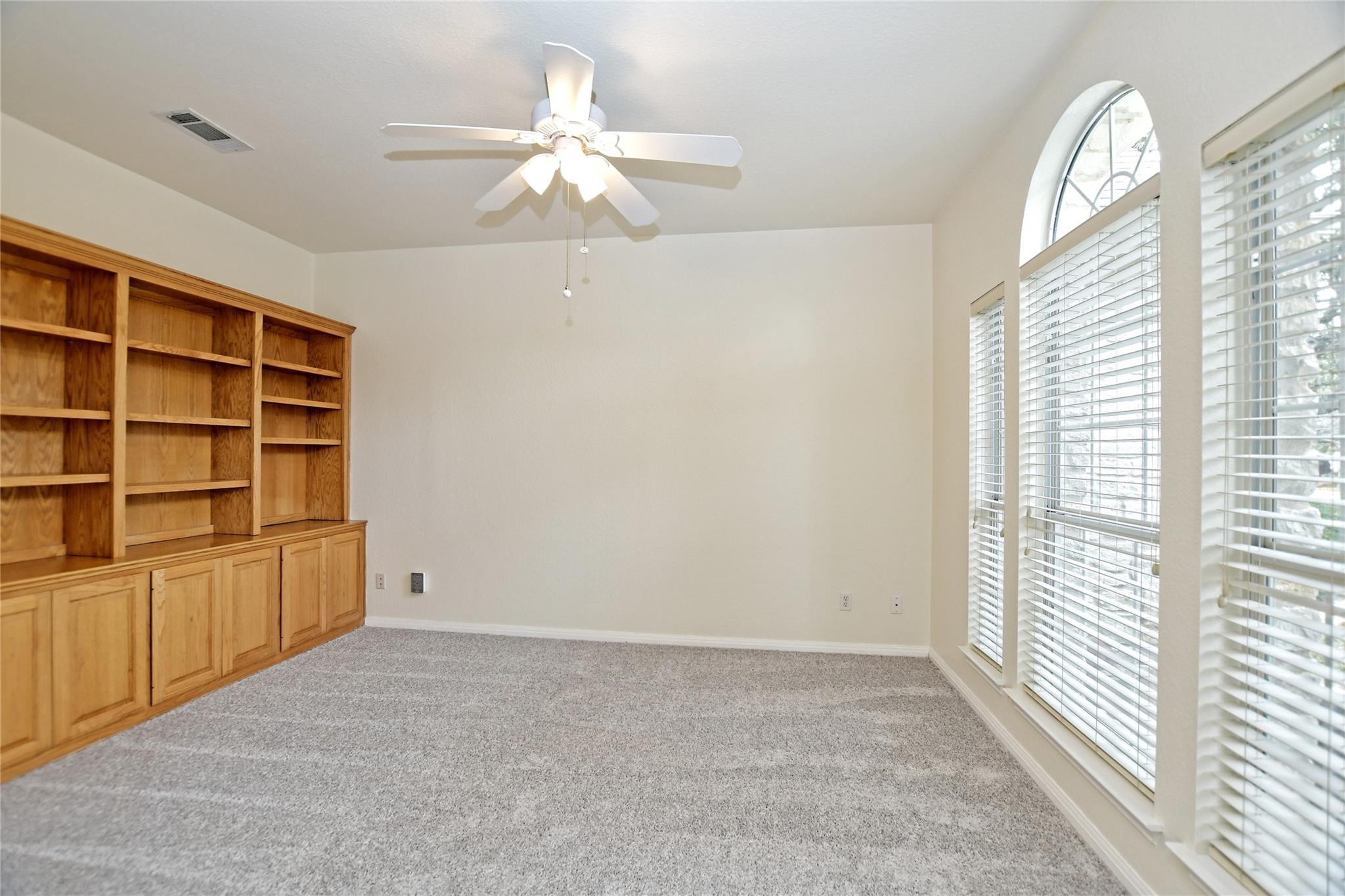 309 Champions Dr Property Photo 6