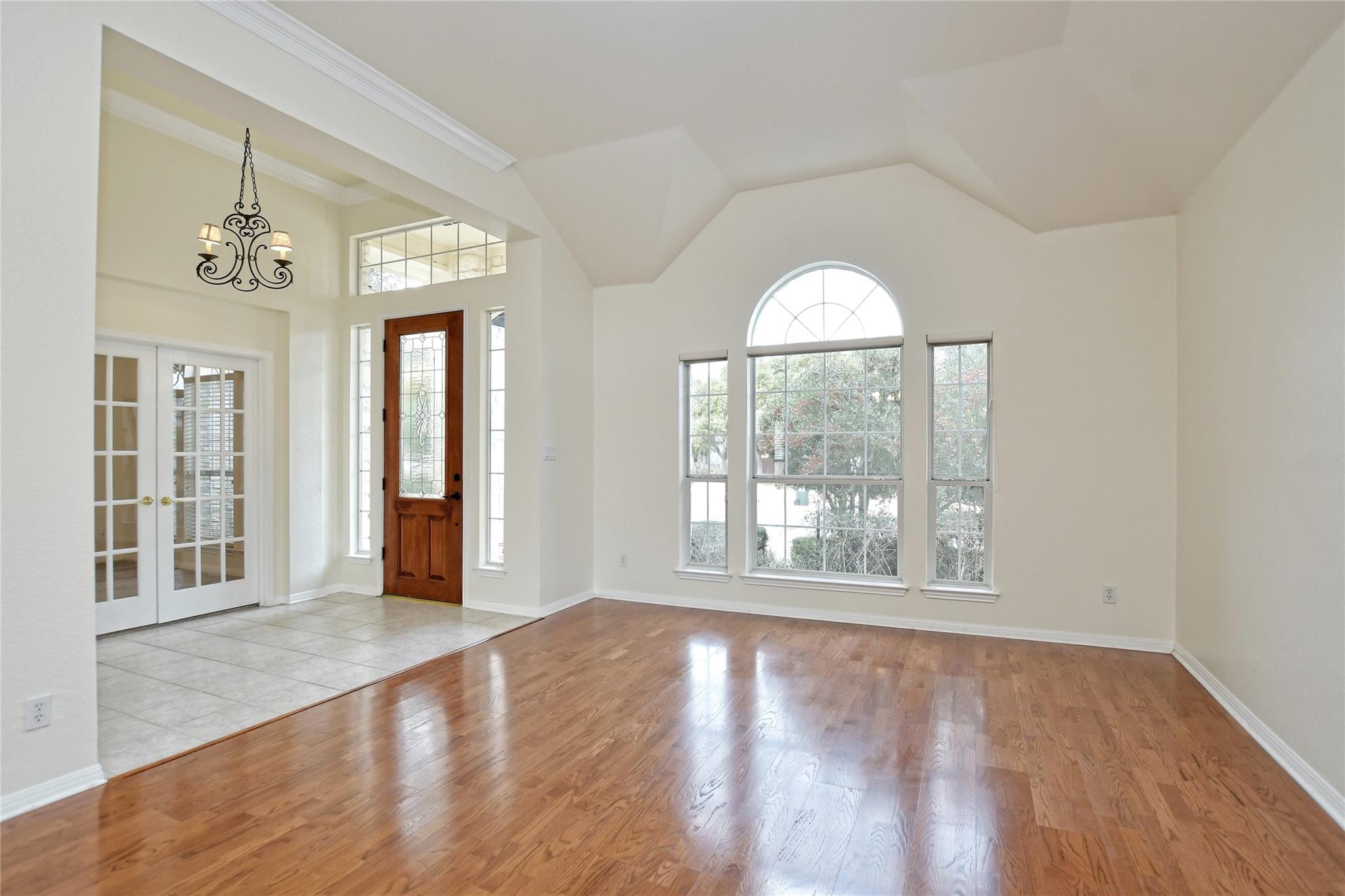 309 Champions Dr Property Photo 8