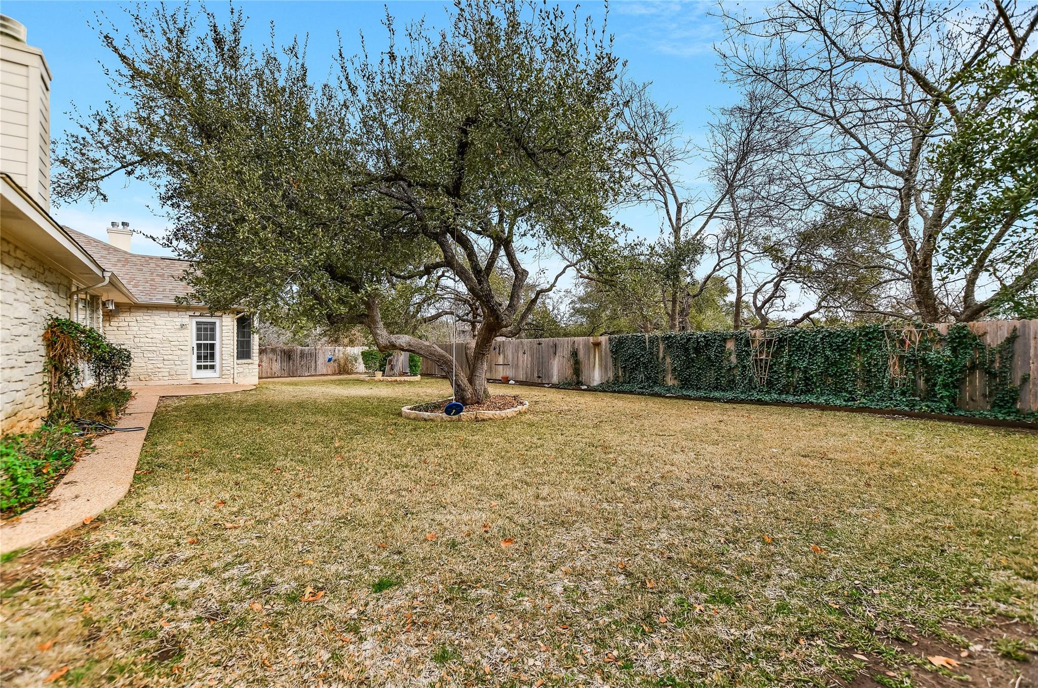 309 Champions Dr Property Photo 32