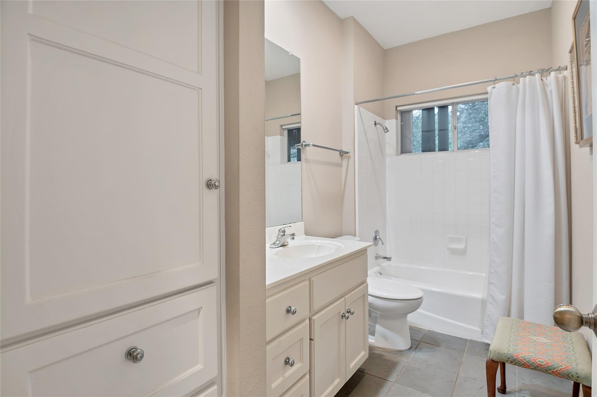 2716 Hillview Green Ln Property Photo 8