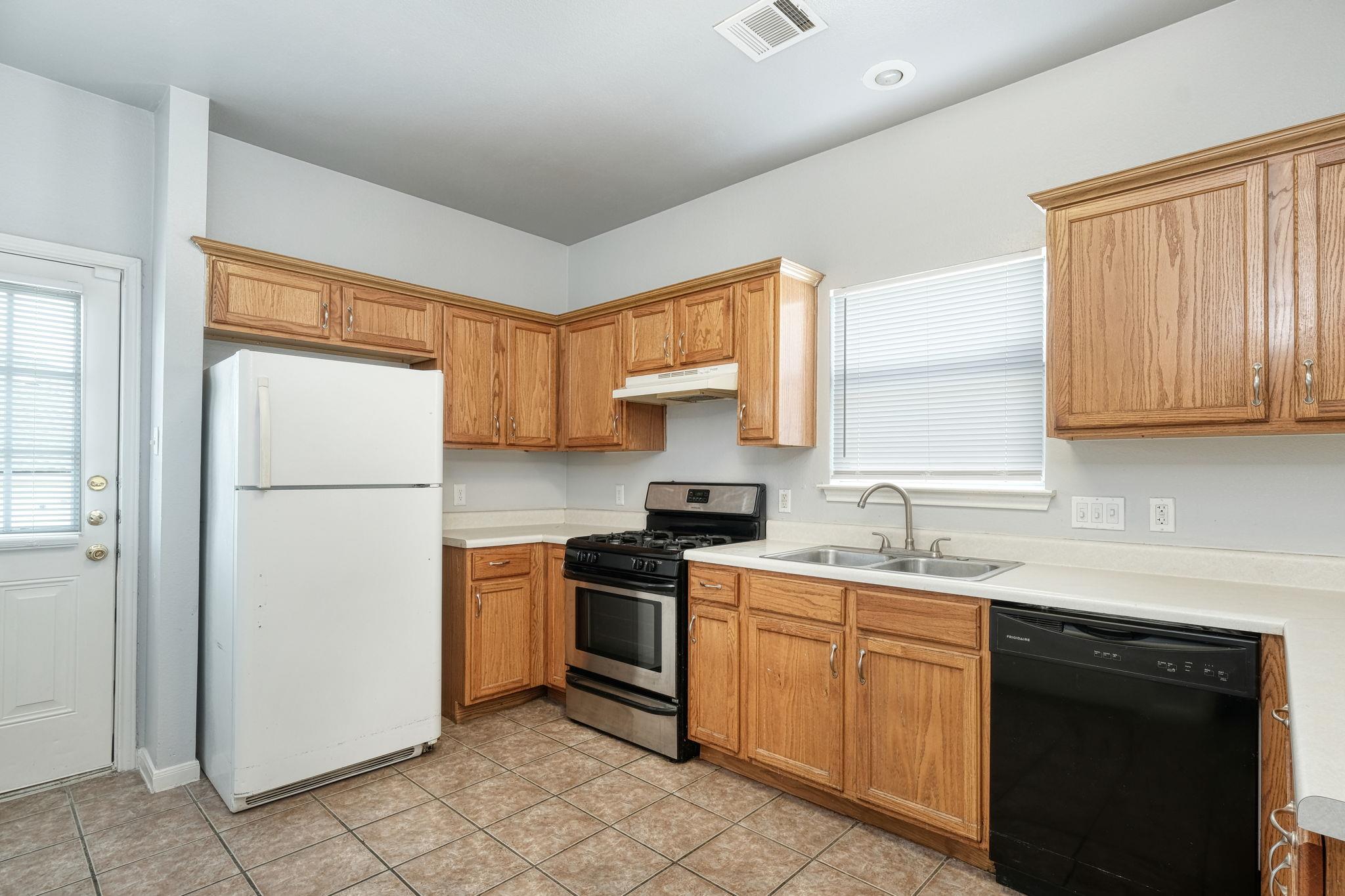 2802 Southampton Way #a Property Photo 4
