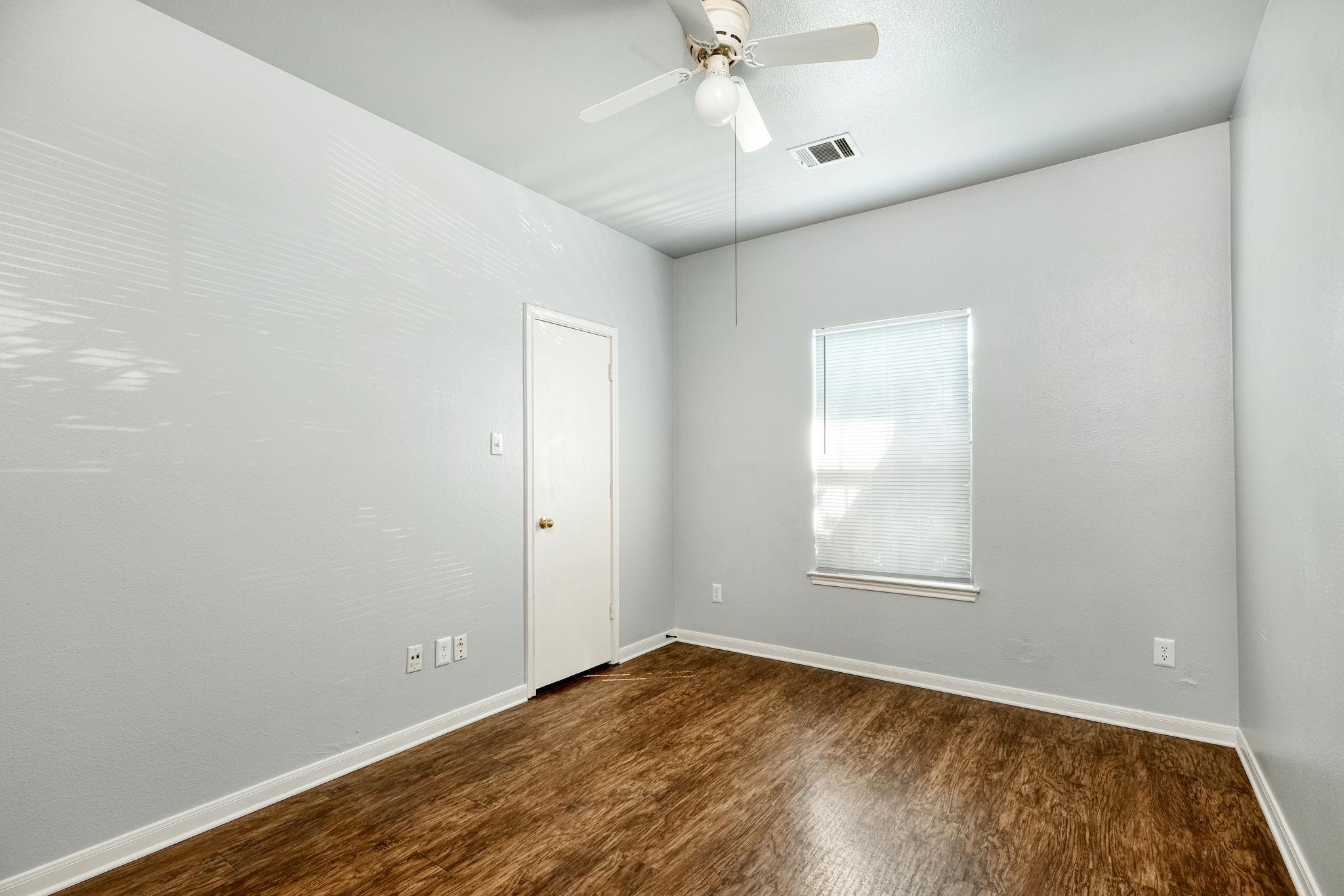 2802 Southampton Way #a Property Photo 9