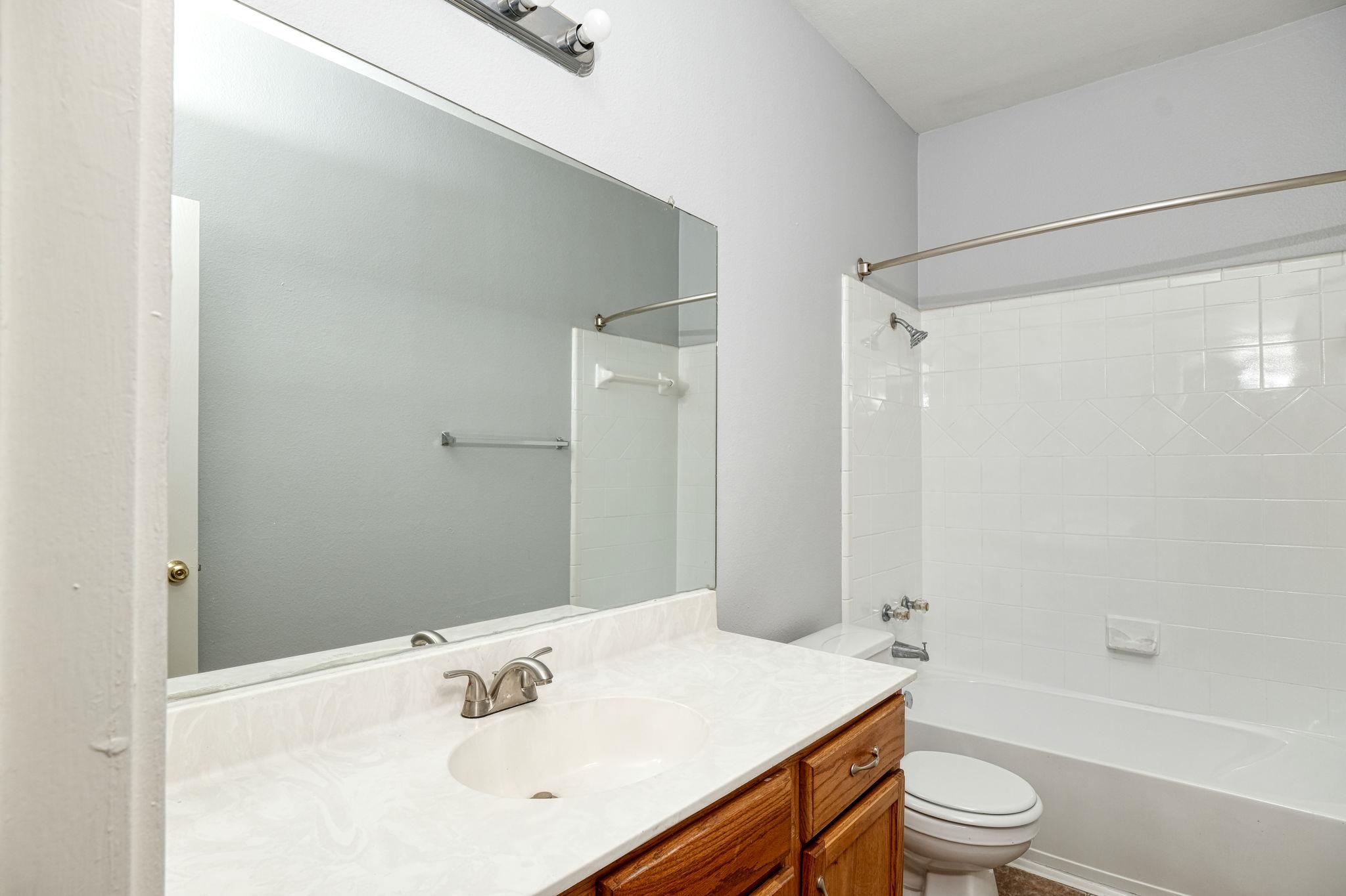 2802 Southampton Way #a Property Photo 10