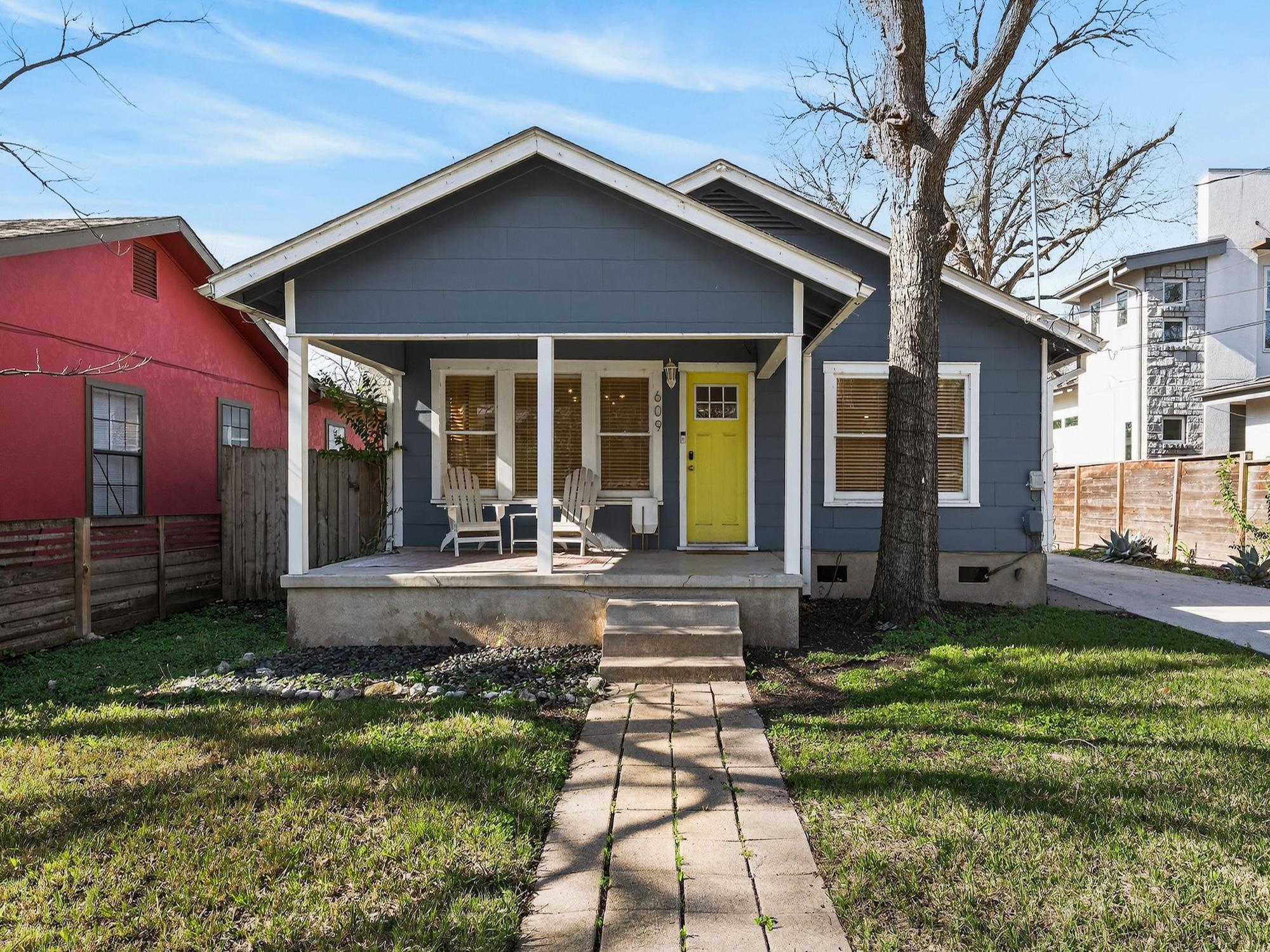 609 Fletcher St Property Photo 3