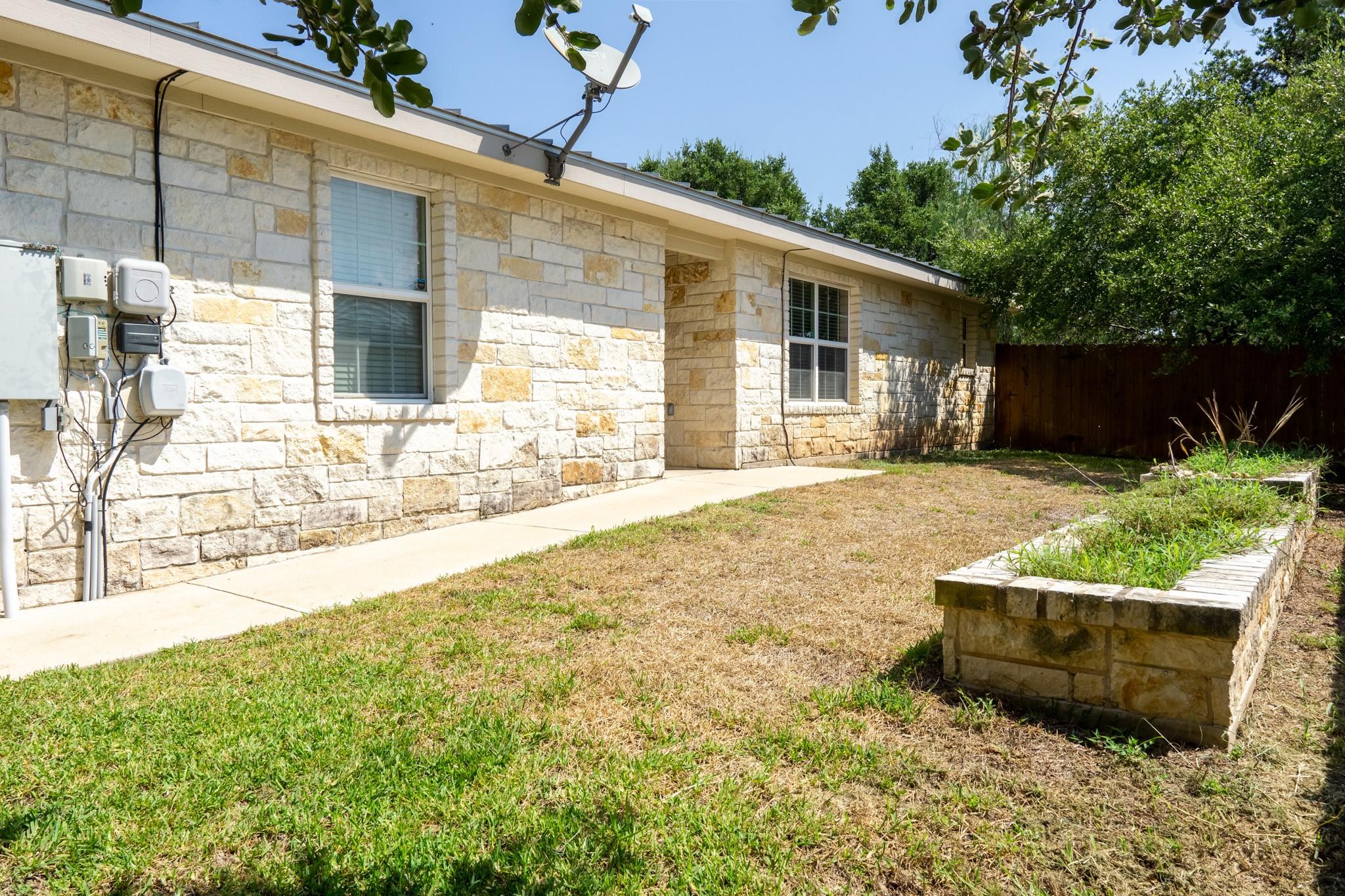 5705 Thunderbird St Property Photo 4