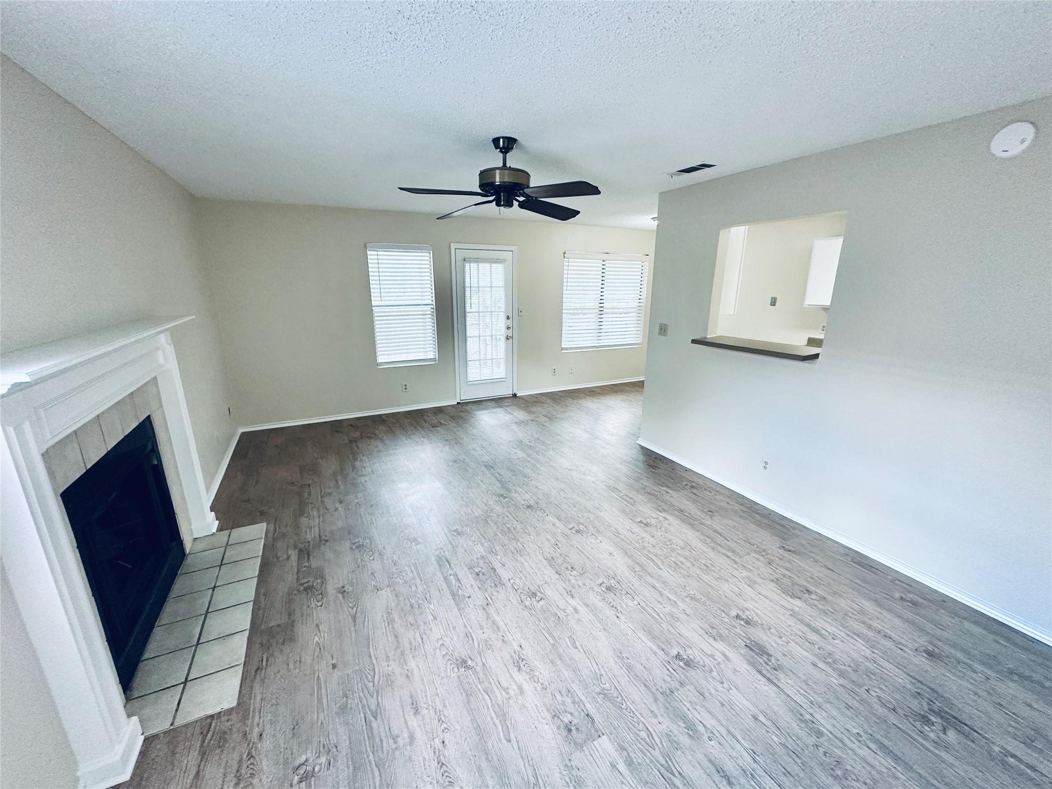 379 Fantail Loop #b Property Photo 5