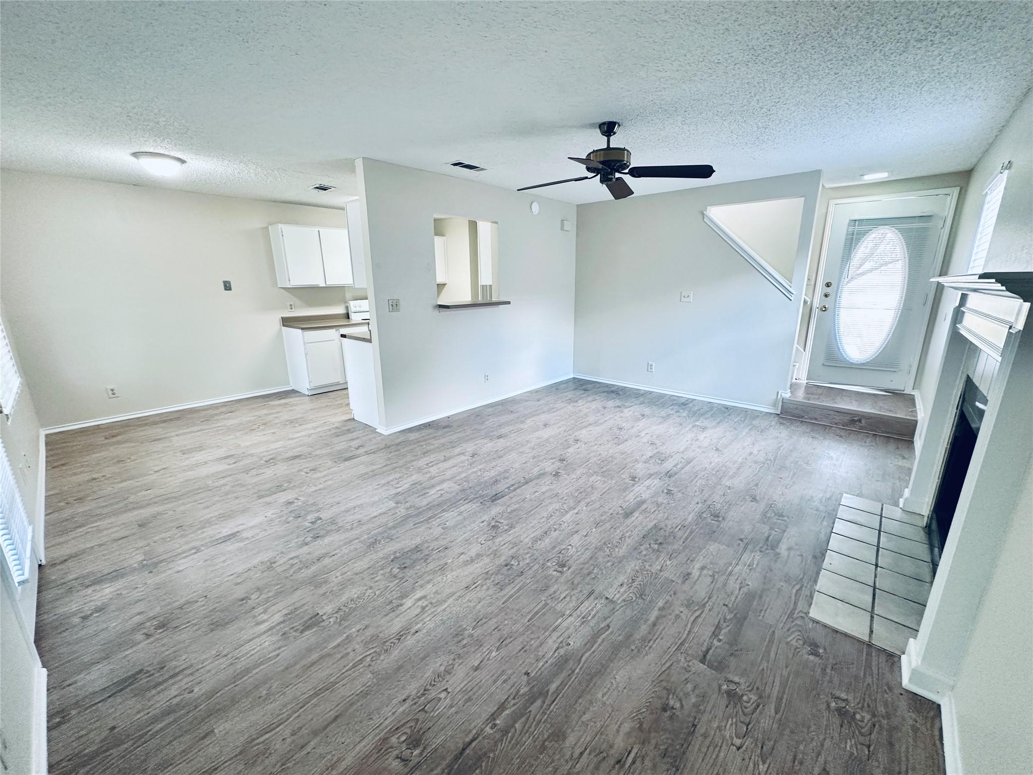 379 Fantail Loop #b Property Photo 8