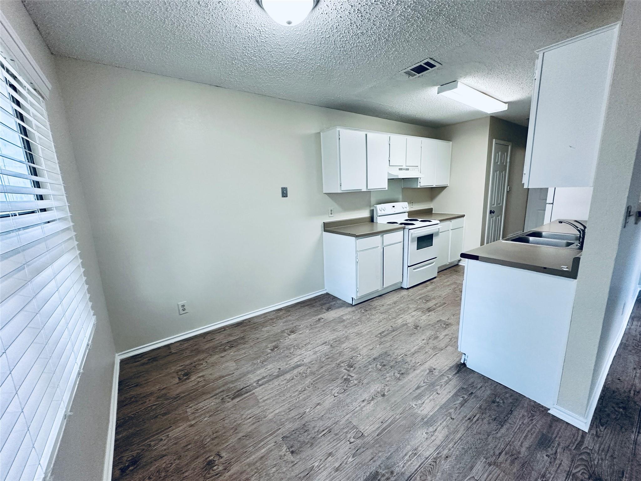 379 Fantail Loop #b Property Photo 9