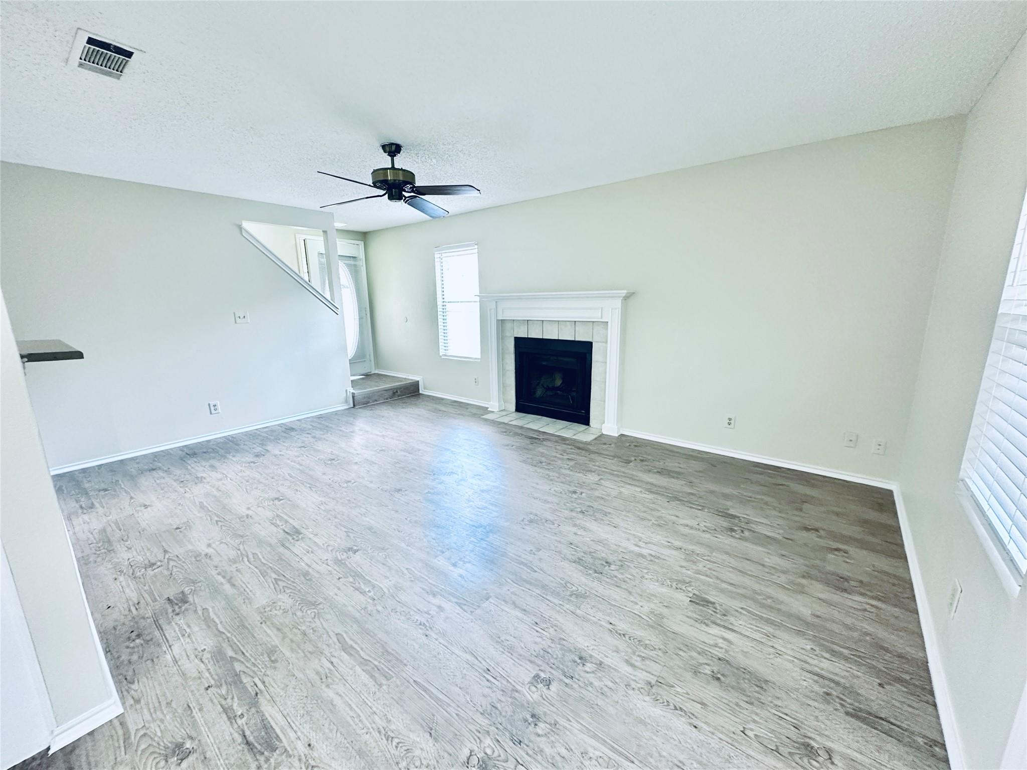 379 Fantail Loop #b Property Photo 10