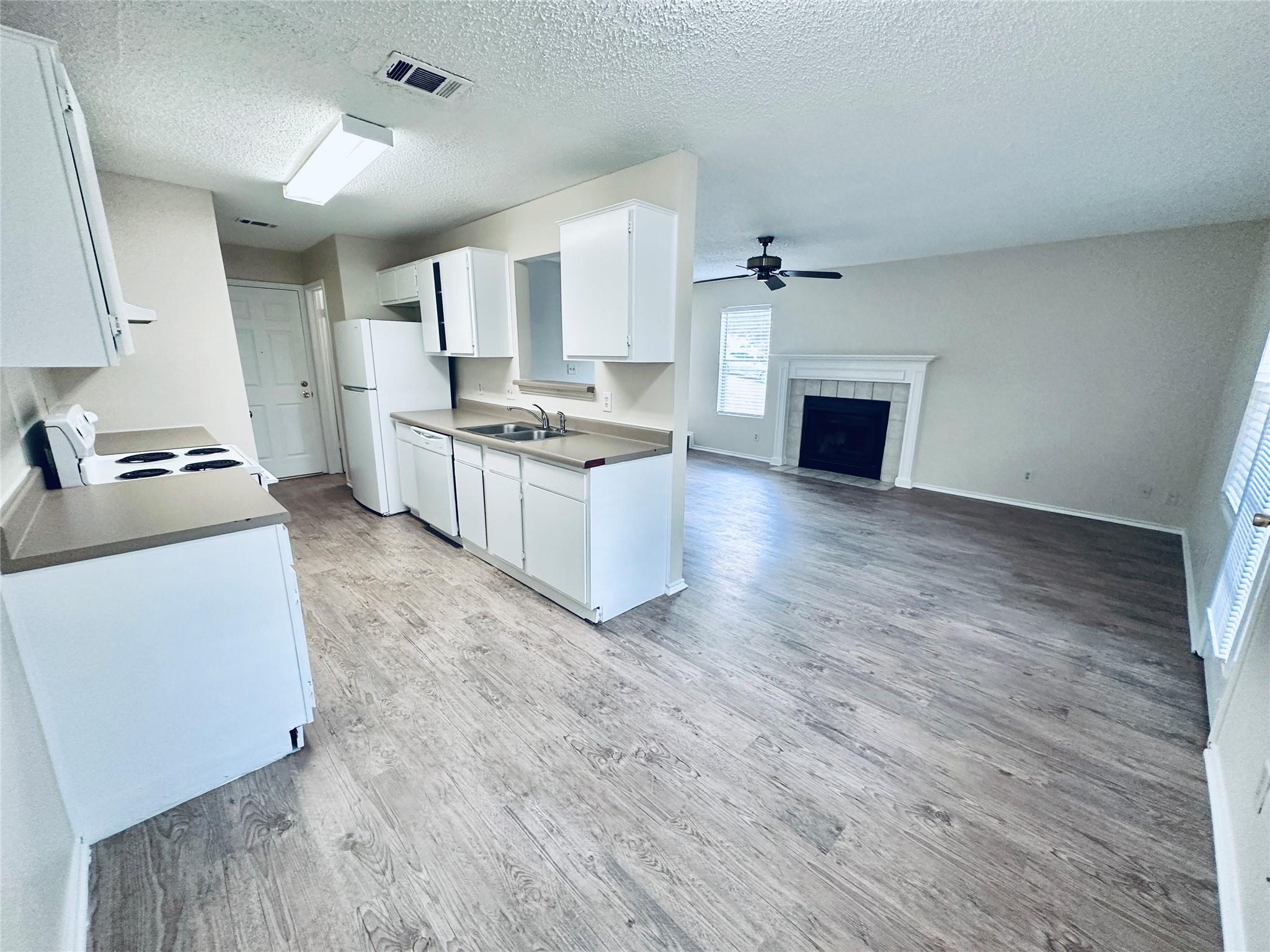 379 Fantail Loop #b Property Photo 11