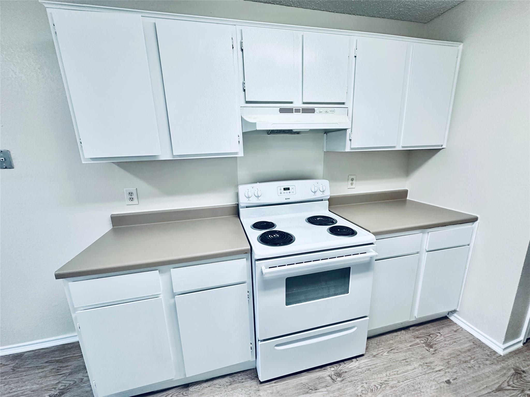 379 Fantail Loop #b Property Photo 14