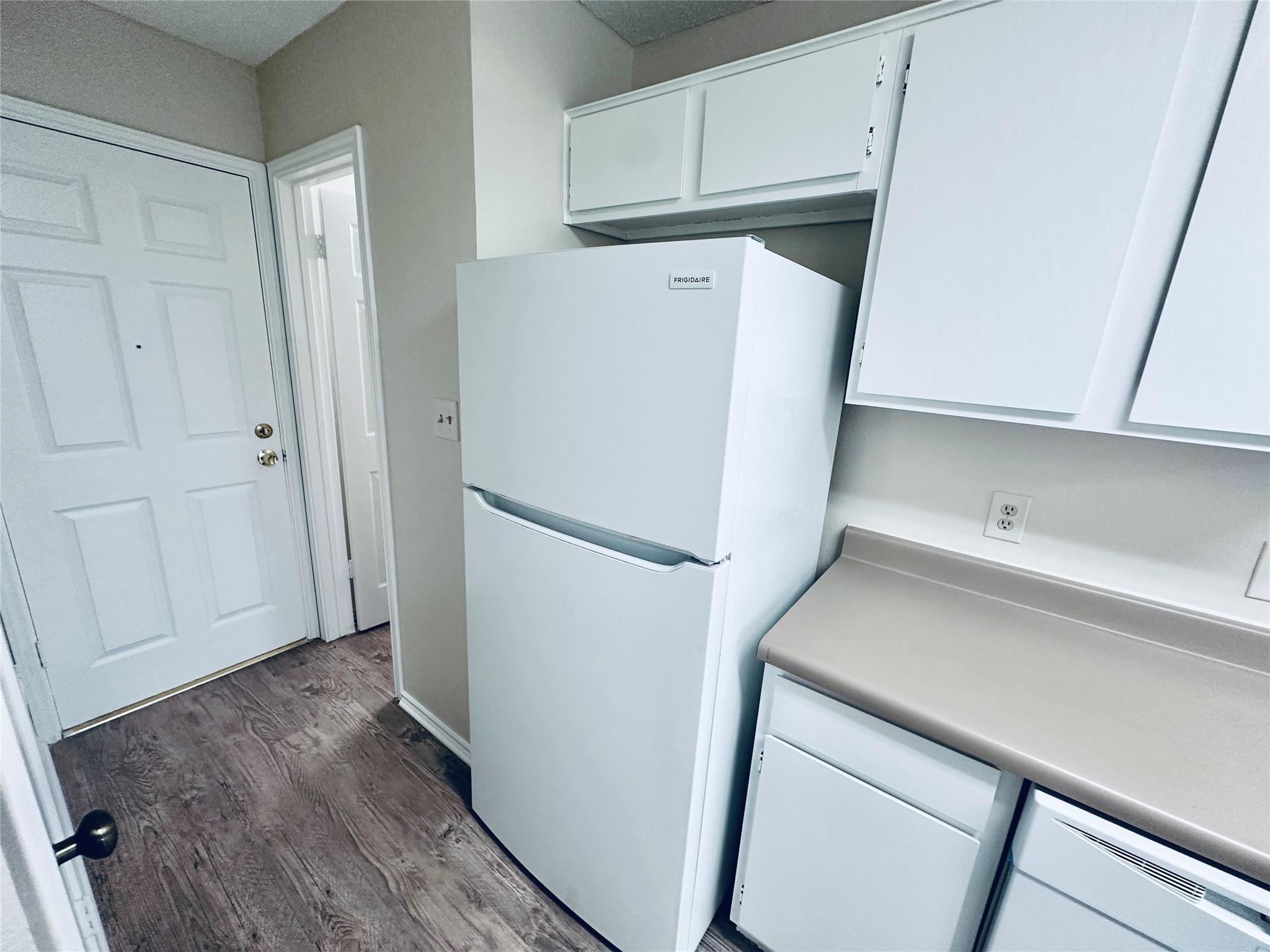 379 Fantail Loop #b Property Photo 15