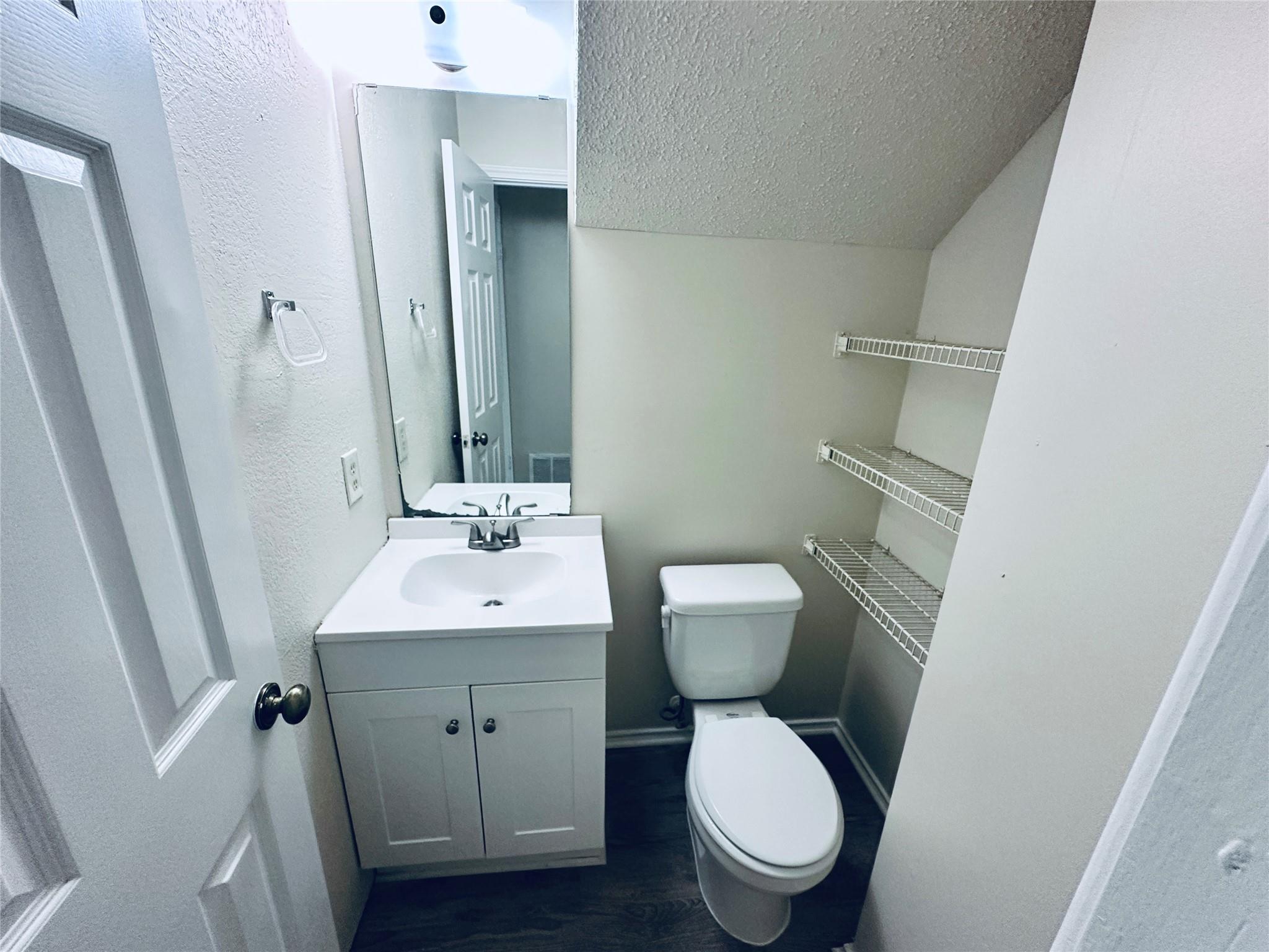 379 Fantail Loop #b Property Photo 16