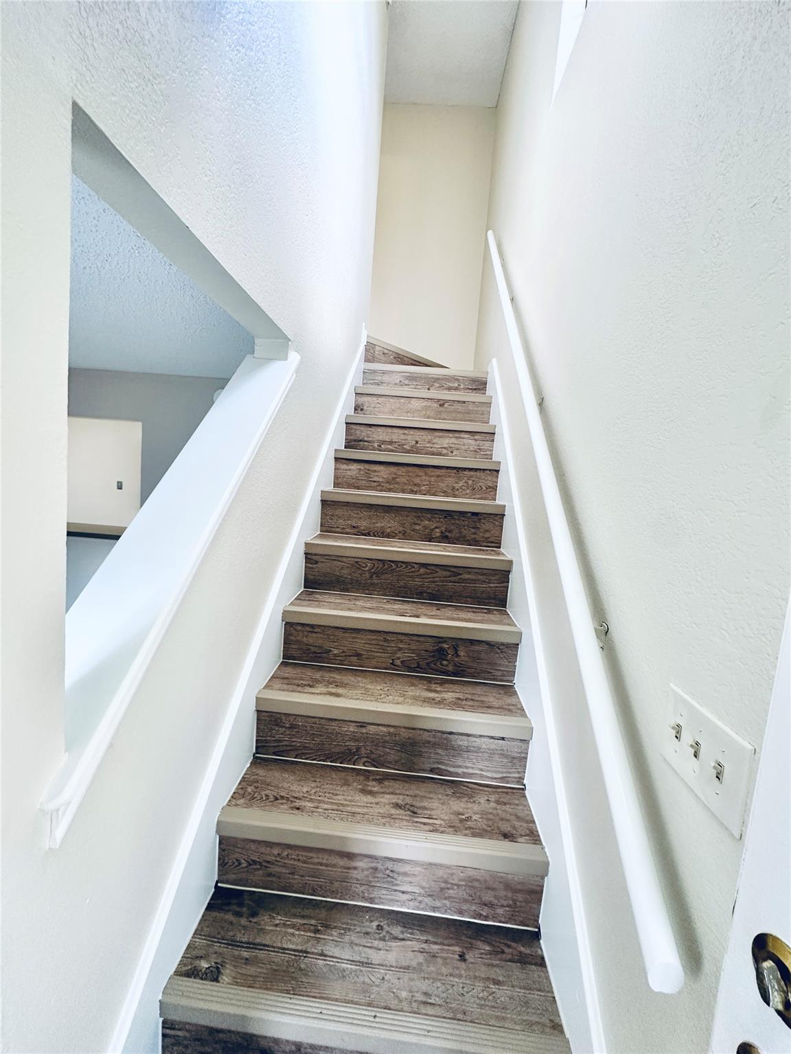 379 Fantail Loop #b Property Photo 18