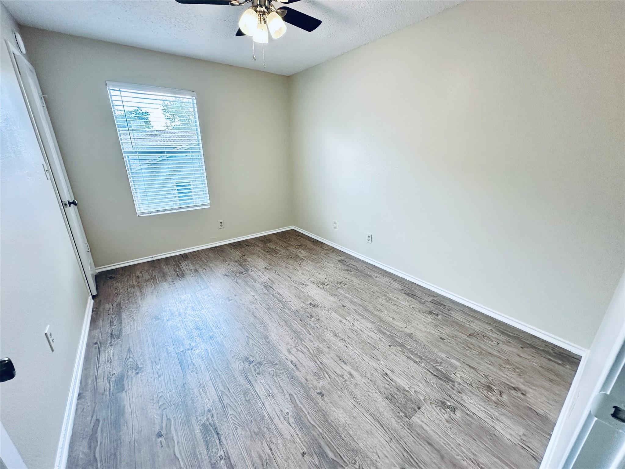 379 Fantail Loop #b Property Photo 21