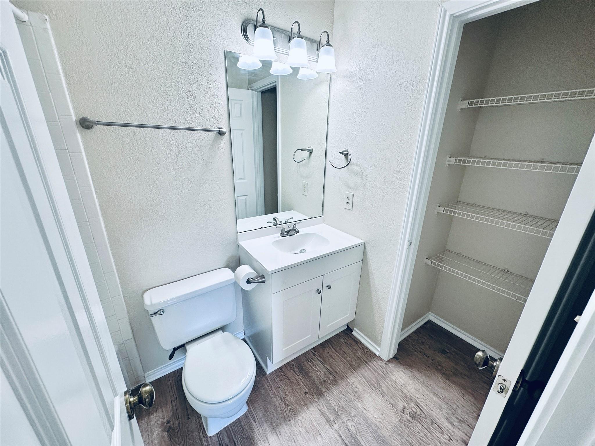379 Fantail Loop #b Property Photo 23