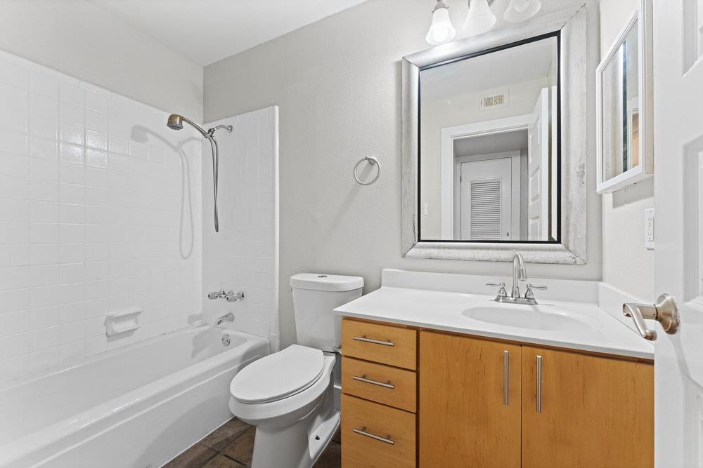 3815 Guadalupe St #303 Property Photo 16