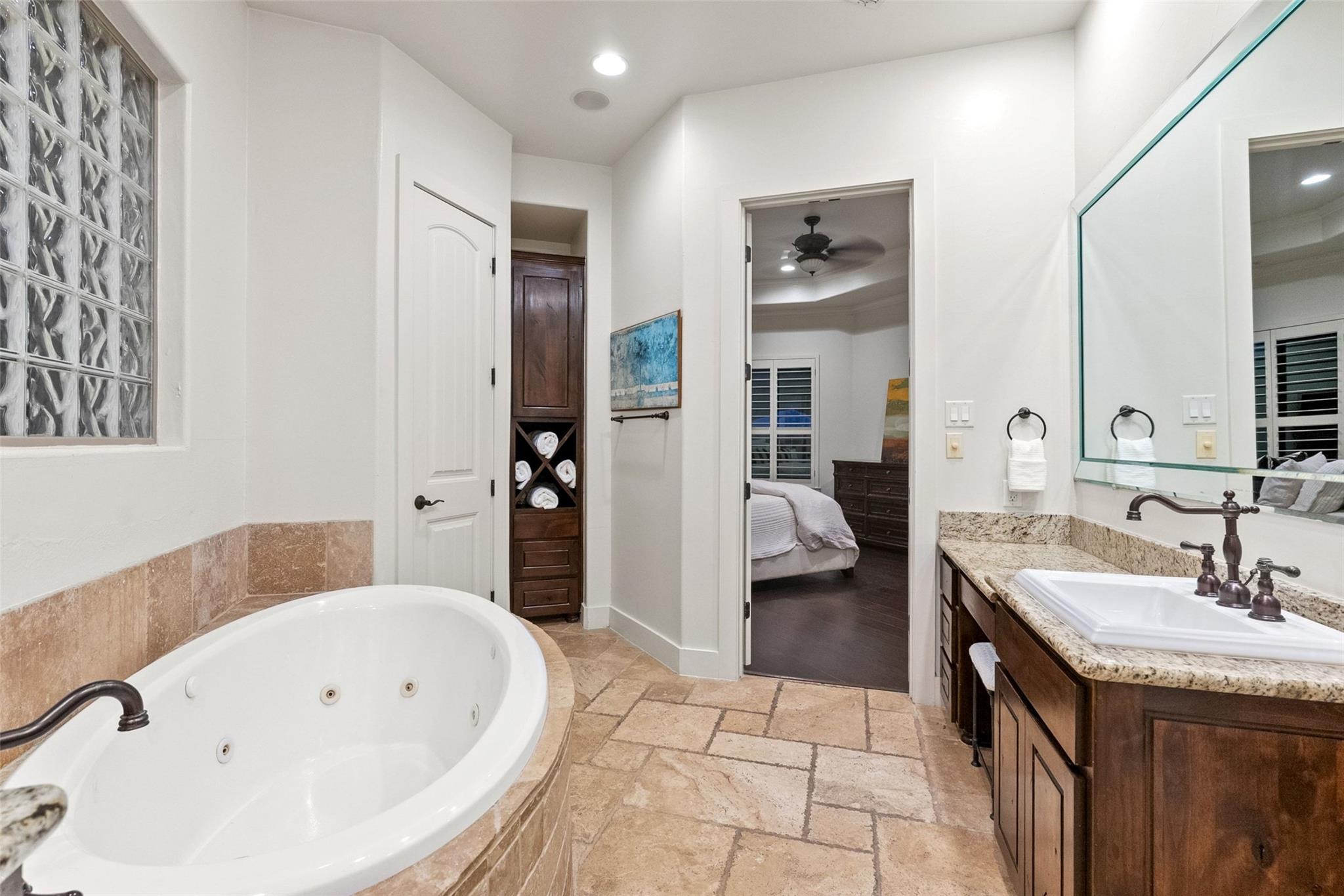 18 Hedgebrook Way Property Photo 16